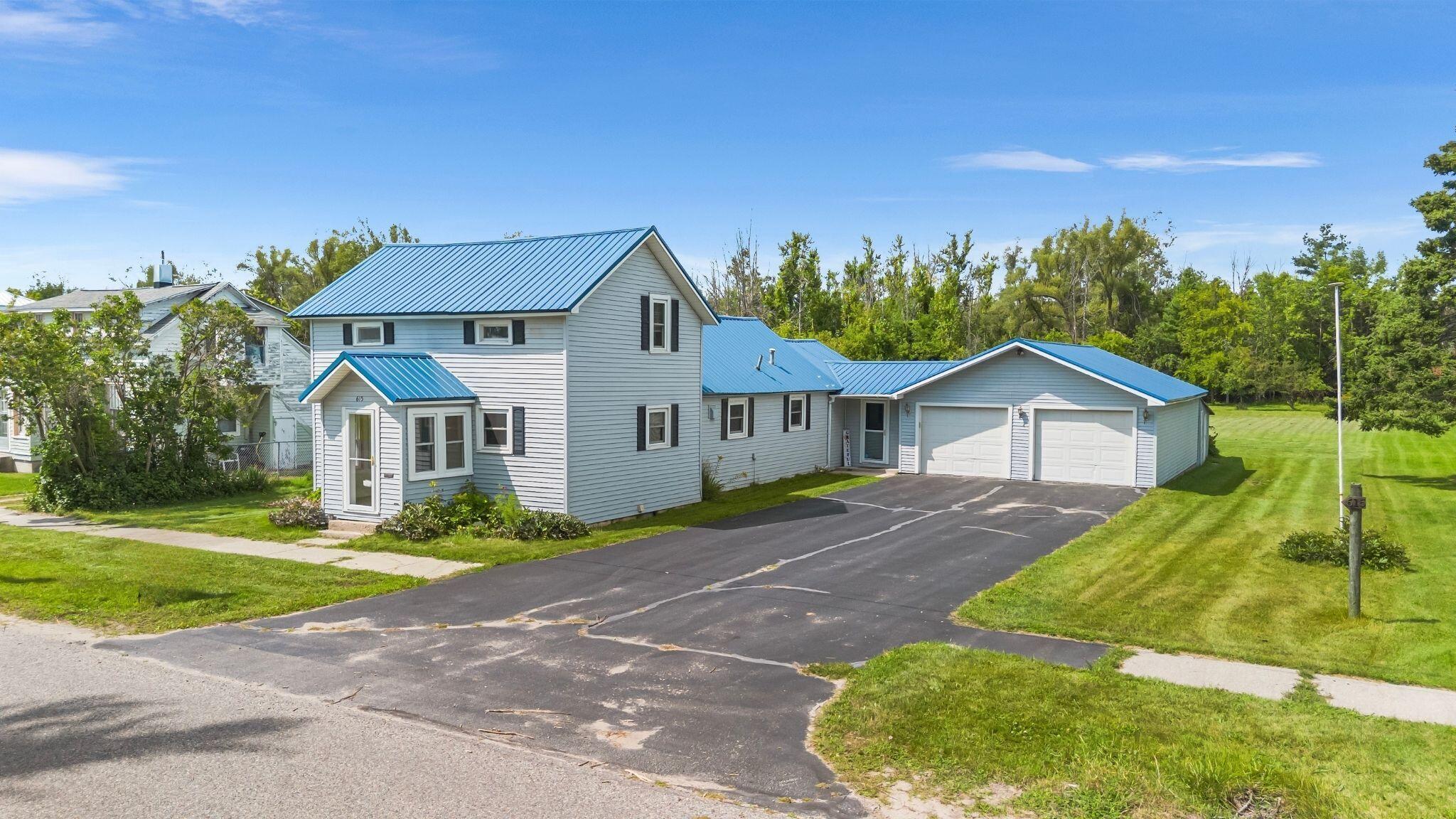 Cheboygan, Michigan 49721, United States, 2 Bedrooms Bedrooms, ,1 BathroomBathrooms,Residential,Active,131151