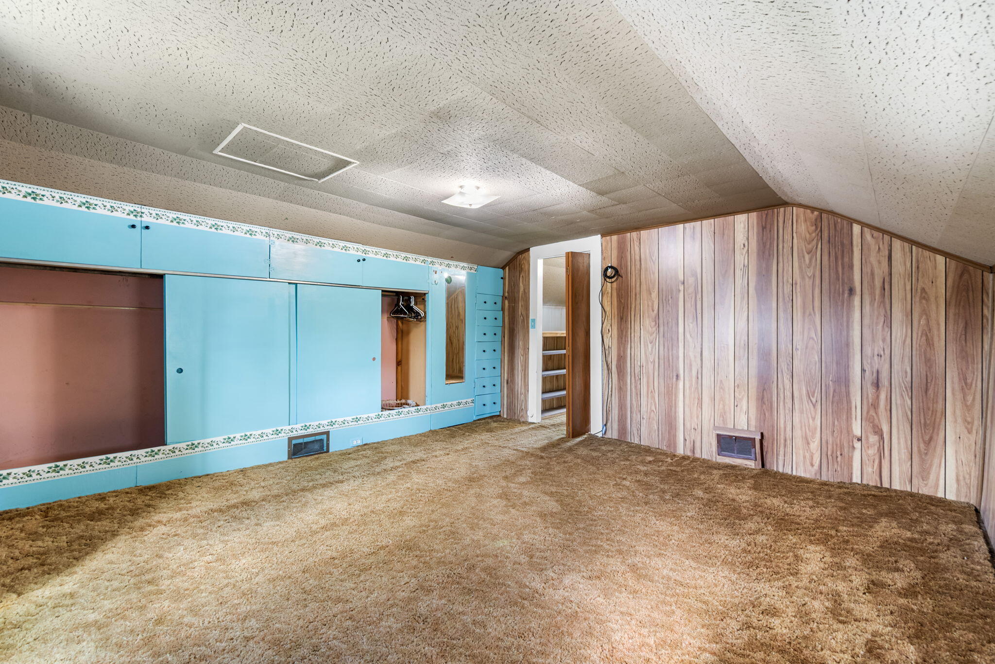 Cheboygan, Michigan 49721, United States, 2 Bedrooms Bedrooms, ,1 BathroomBathrooms,Residential,Active,131151