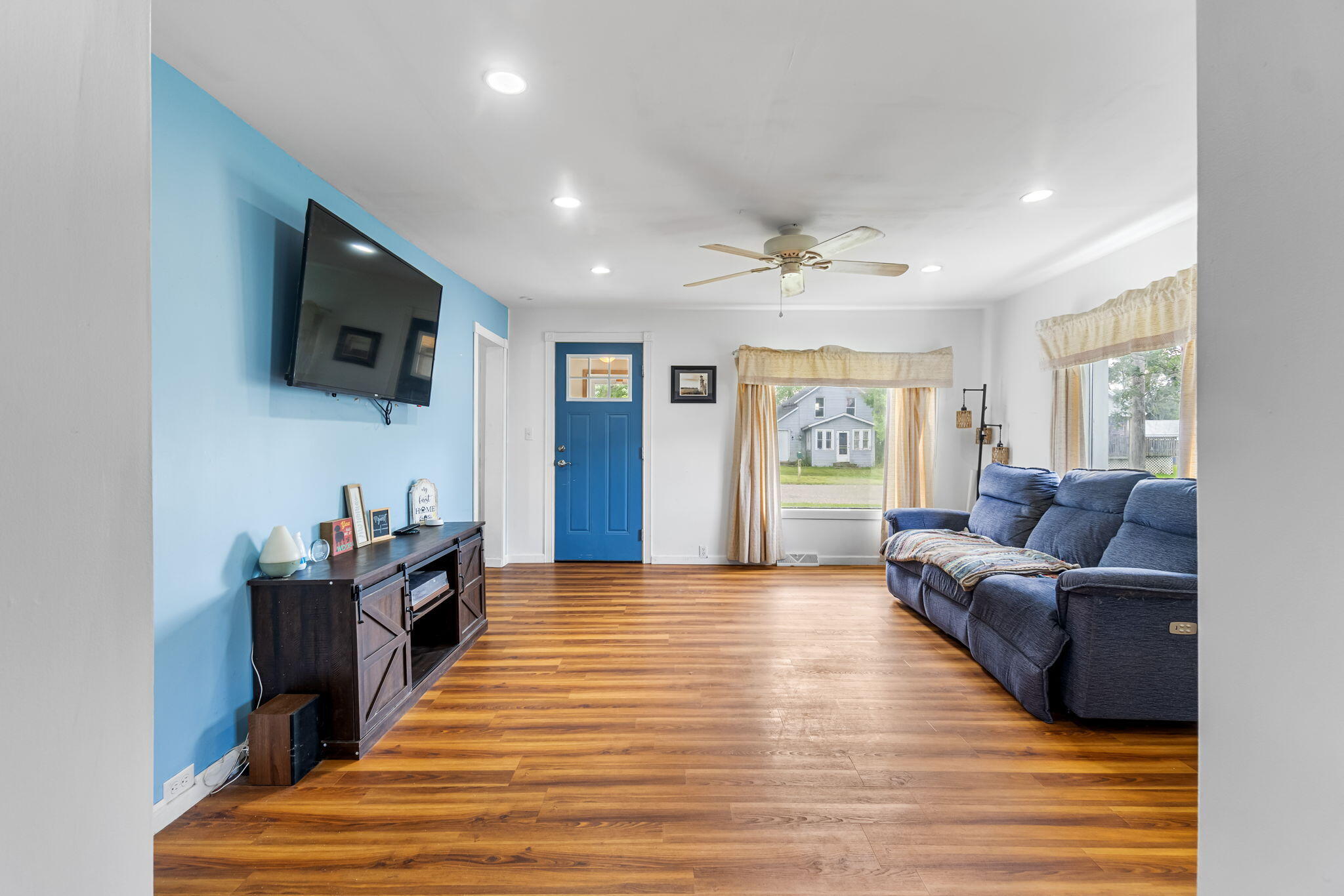 Cheboygan, Michigan 49721, United States, 2 Bedrooms Bedrooms, ,1 BathroomBathrooms,Residential,Active,131151