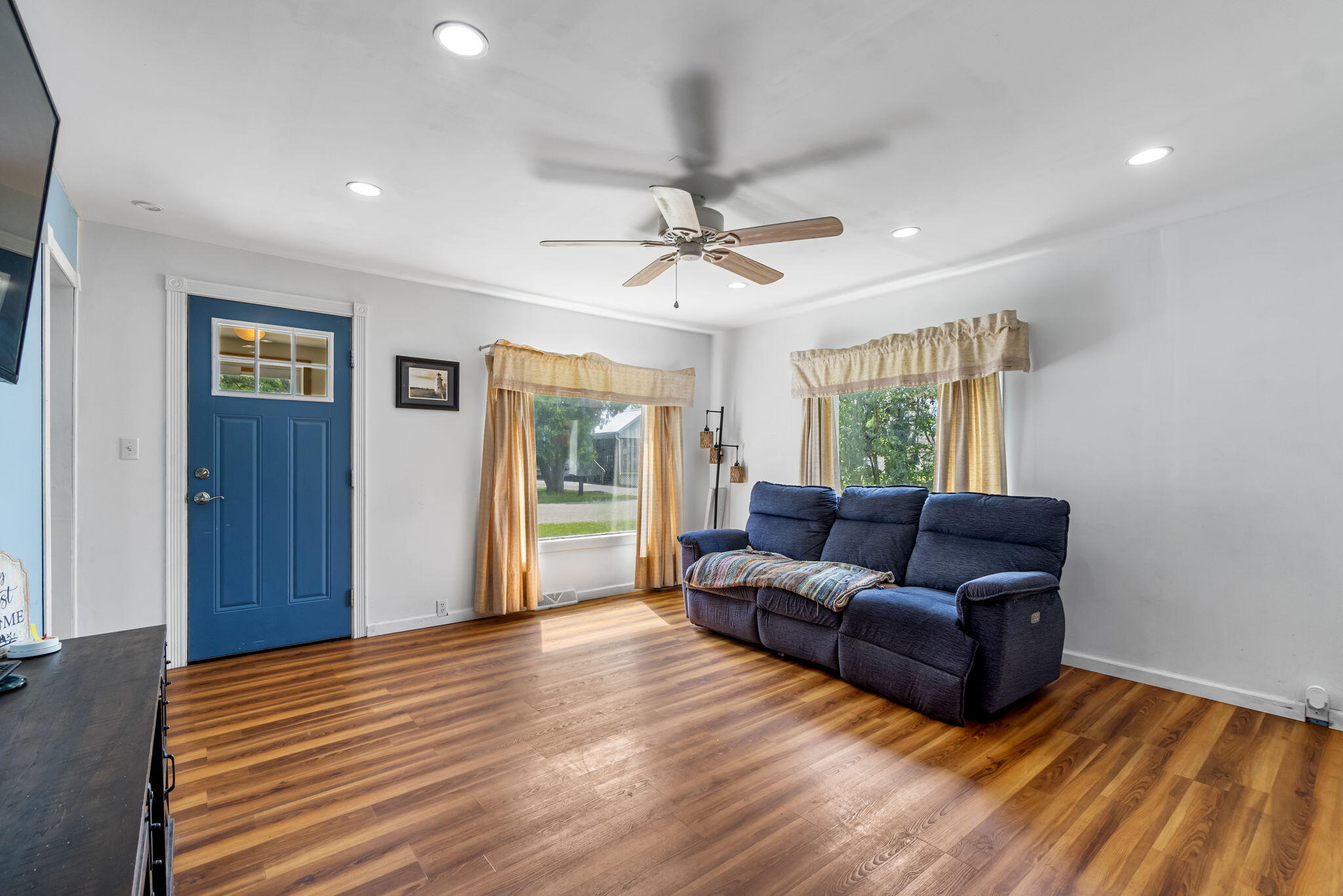 Cheboygan, Michigan 49721, United States, 2 Bedrooms Bedrooms, ,1 BathroomBathrooms,Residential,Active,131151