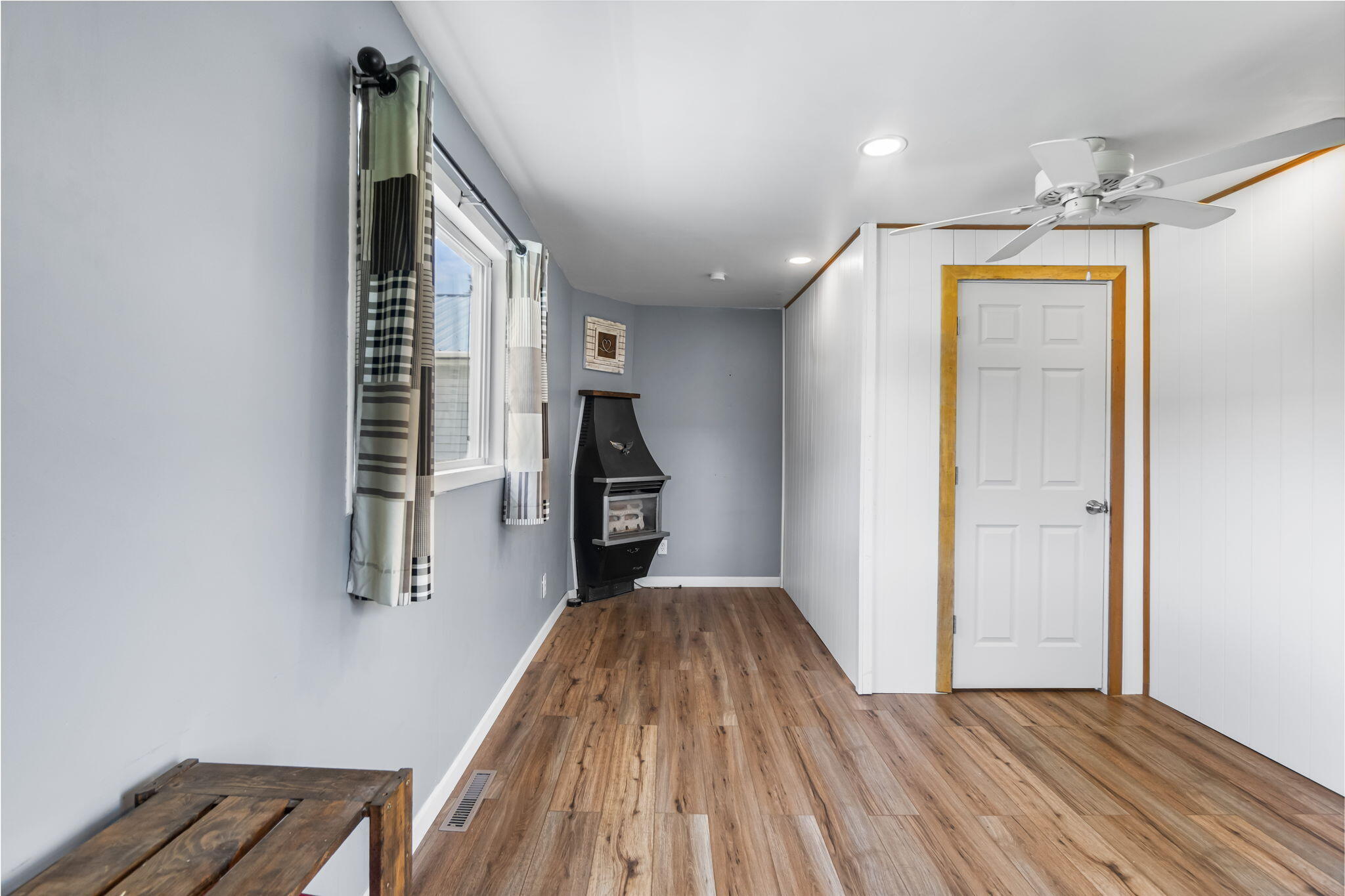 Cheboygan, Michigan 49721, United States, 2 Bedrooms Bedrooms, ,1 BathroomBathrooms,Residential,Active,131151