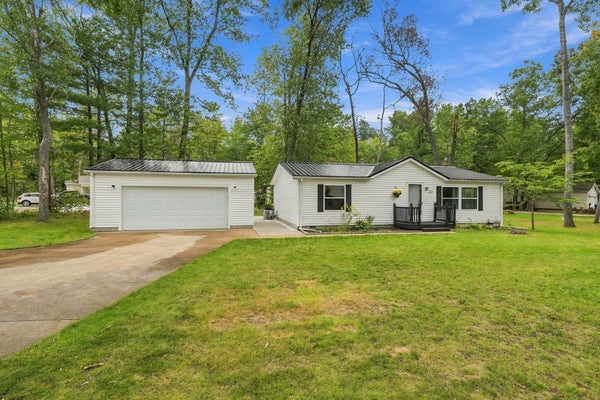 207 FORESTVILLE DR, HOUGHTON LAKE, MI 48629 - Image b7a4ce58eaaa8c30939f1ecaf1bfdcc6/3476123529