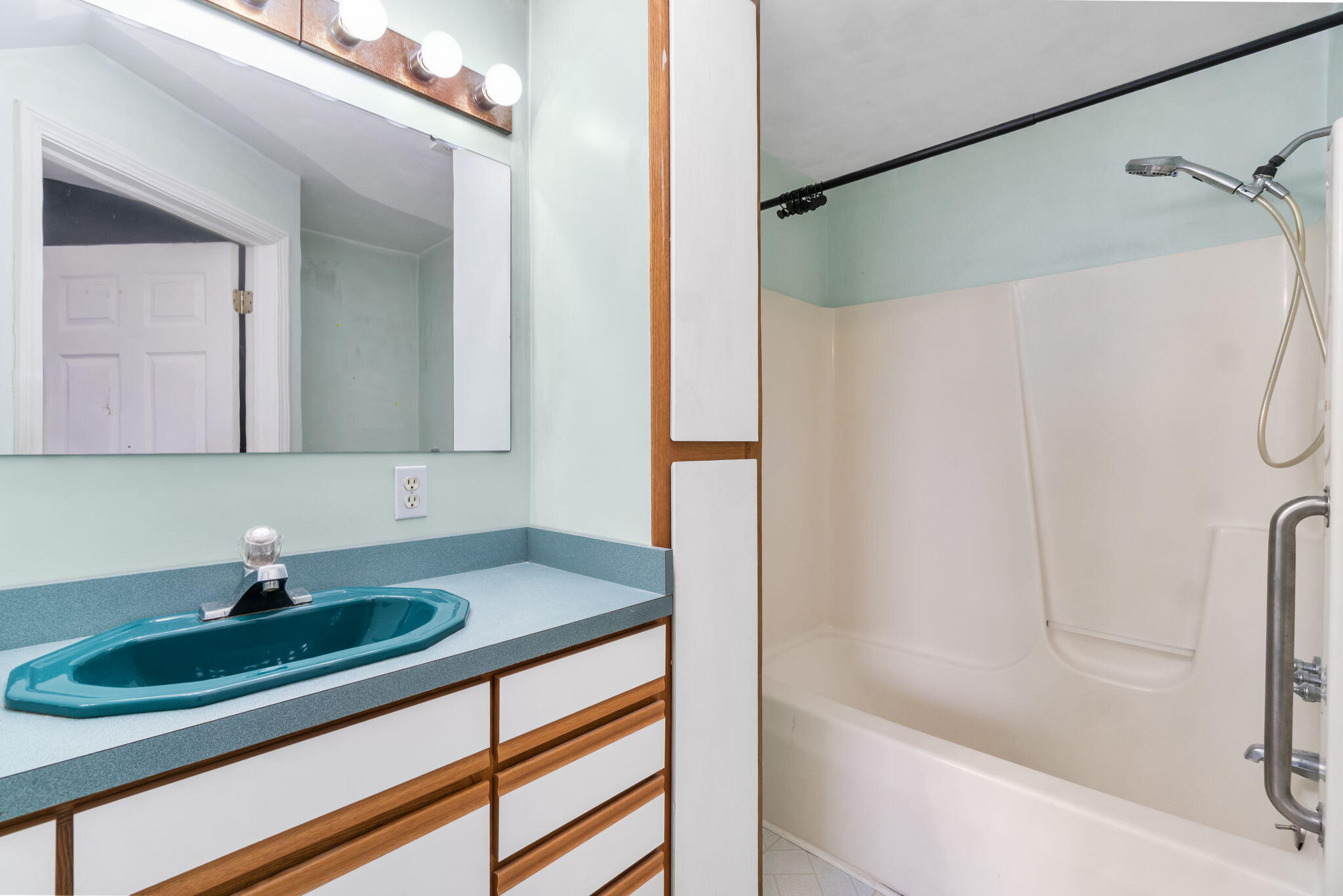 Cheboygan, Michigan 49721, United States, 3 Bedrooms Bedrooms, ,3 BathroomsBathrooms,Residential,Contingent,175839