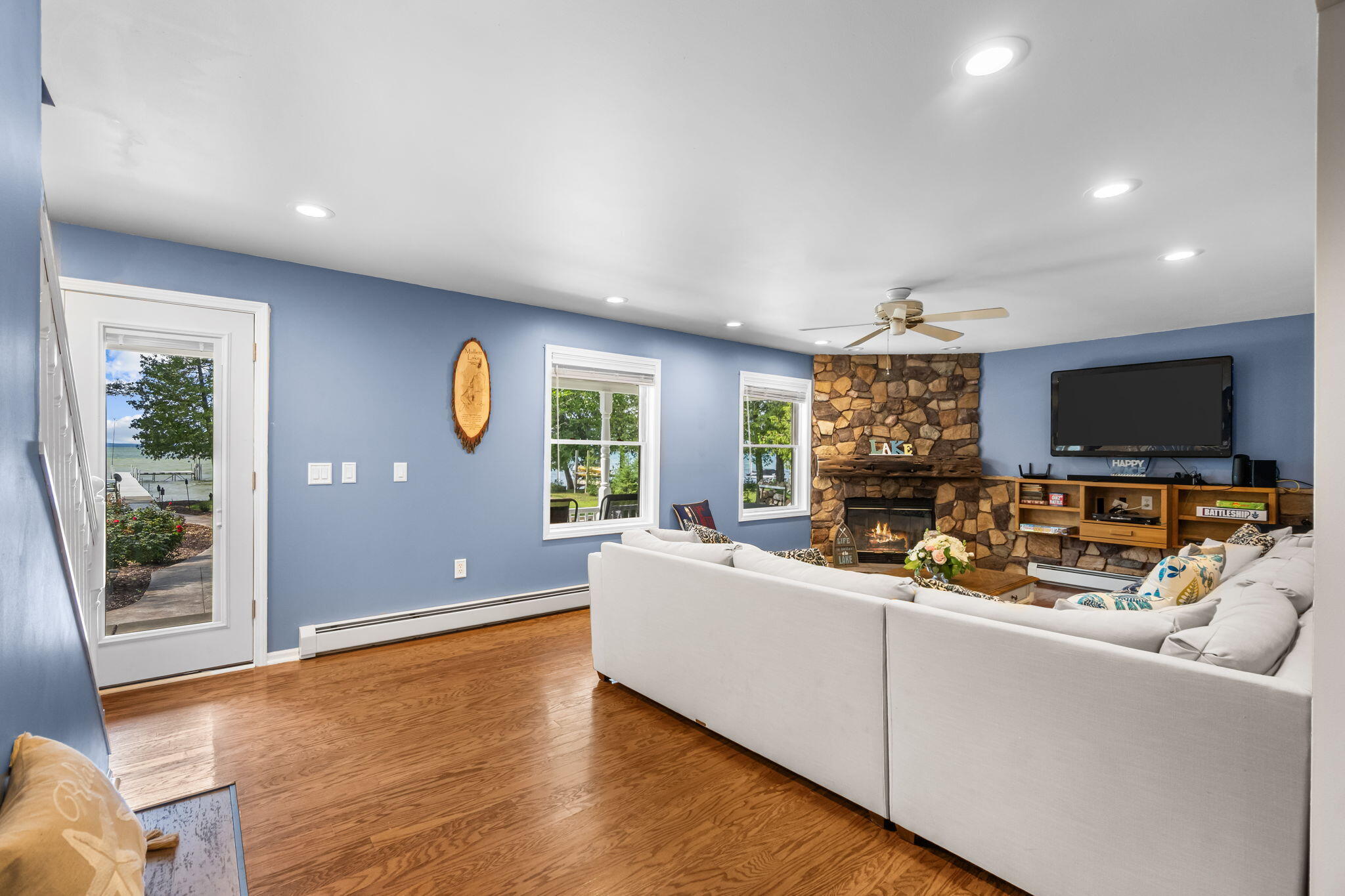 Cheboygan, Michigan 49721, United States, 3 Bedrooms Bedrooms, ,3 BathroomsBathrooms,Residential,Contingent,207421