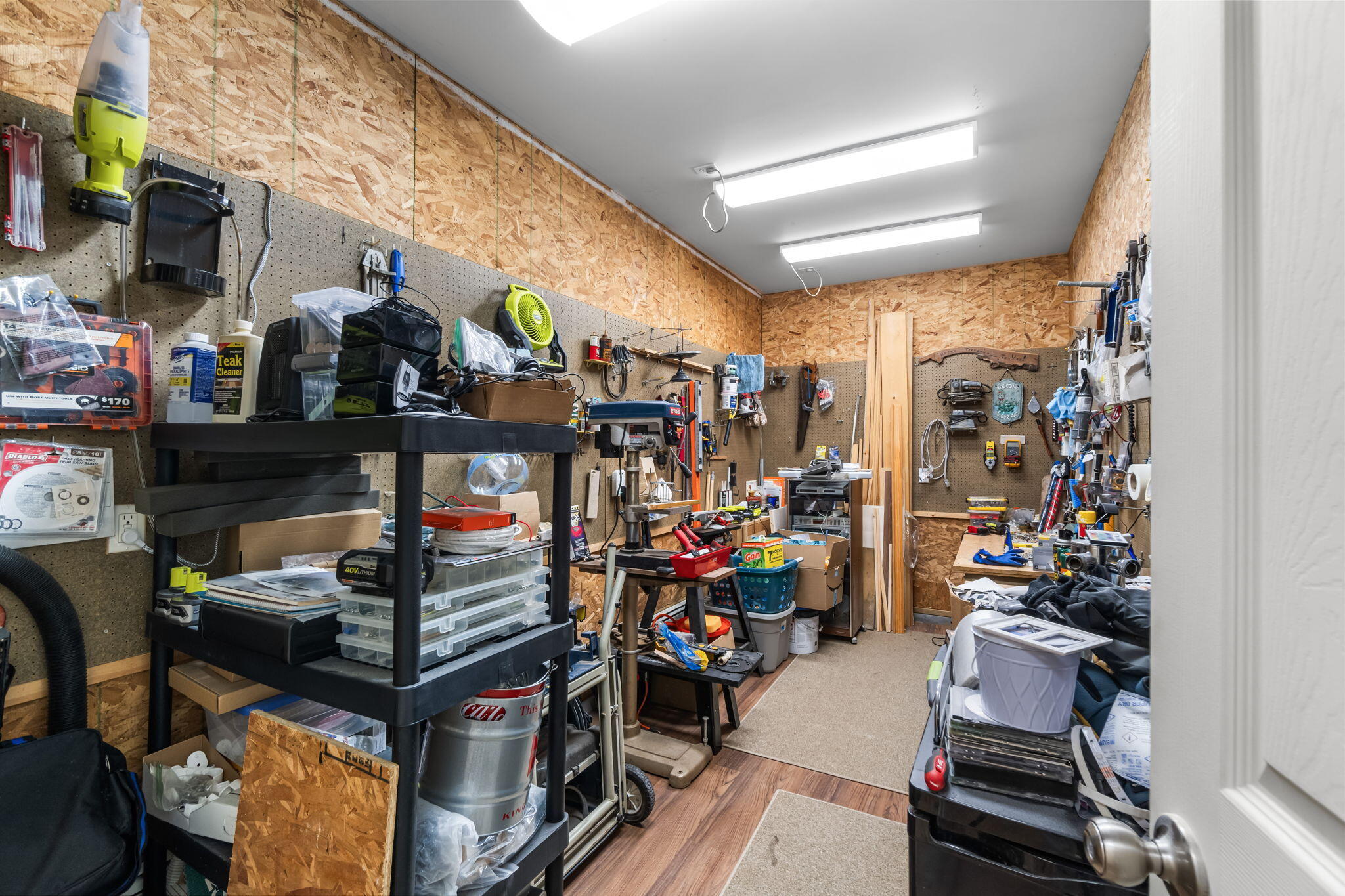 Cheboygan, Michigan 49721, United States, 3 Bedrooms Bedrooms, ,3 BathroomsBathrooms,Residential,Contingent,207421