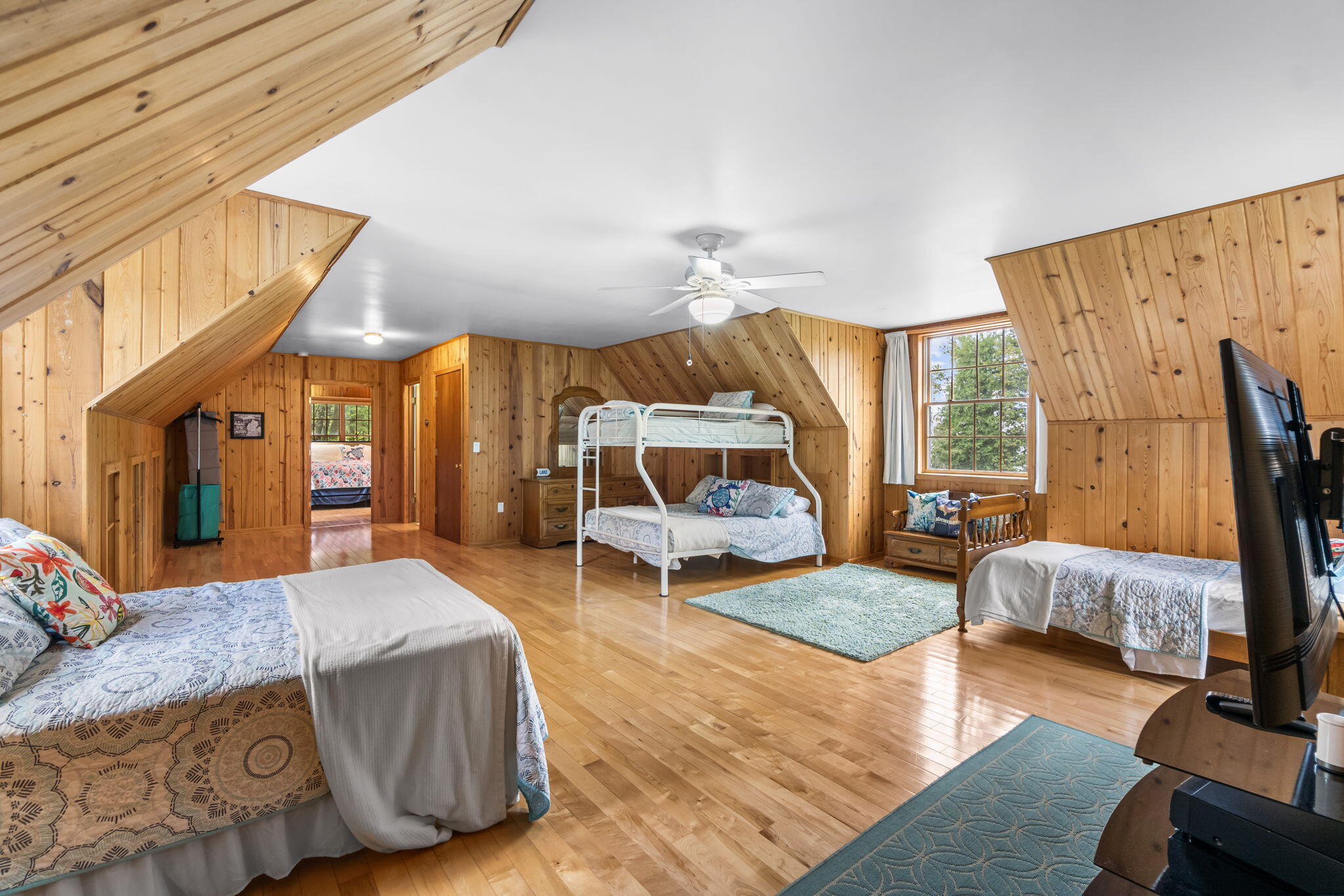 Cheboygan, Michigan 49721, United States, 3 Bedrooms Bedrooms, ,3 BathroomsBathrooms,Residential,Contingent,207421