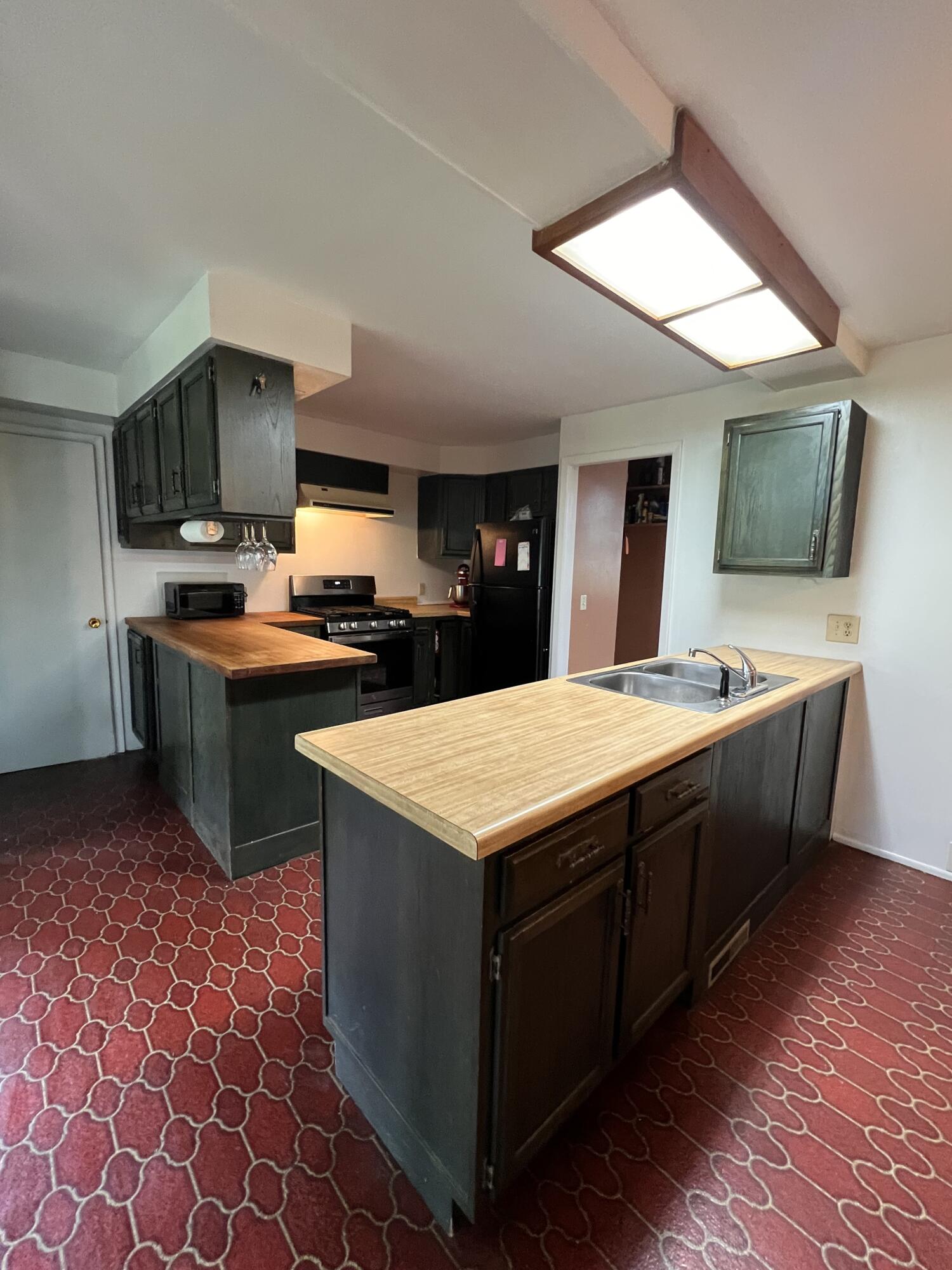 Cheboygan, Michigan 49721, United States, 4 Bedrooms Bedrooms, ,2 BathroomsBathrooms,Residential,Contingent,166210