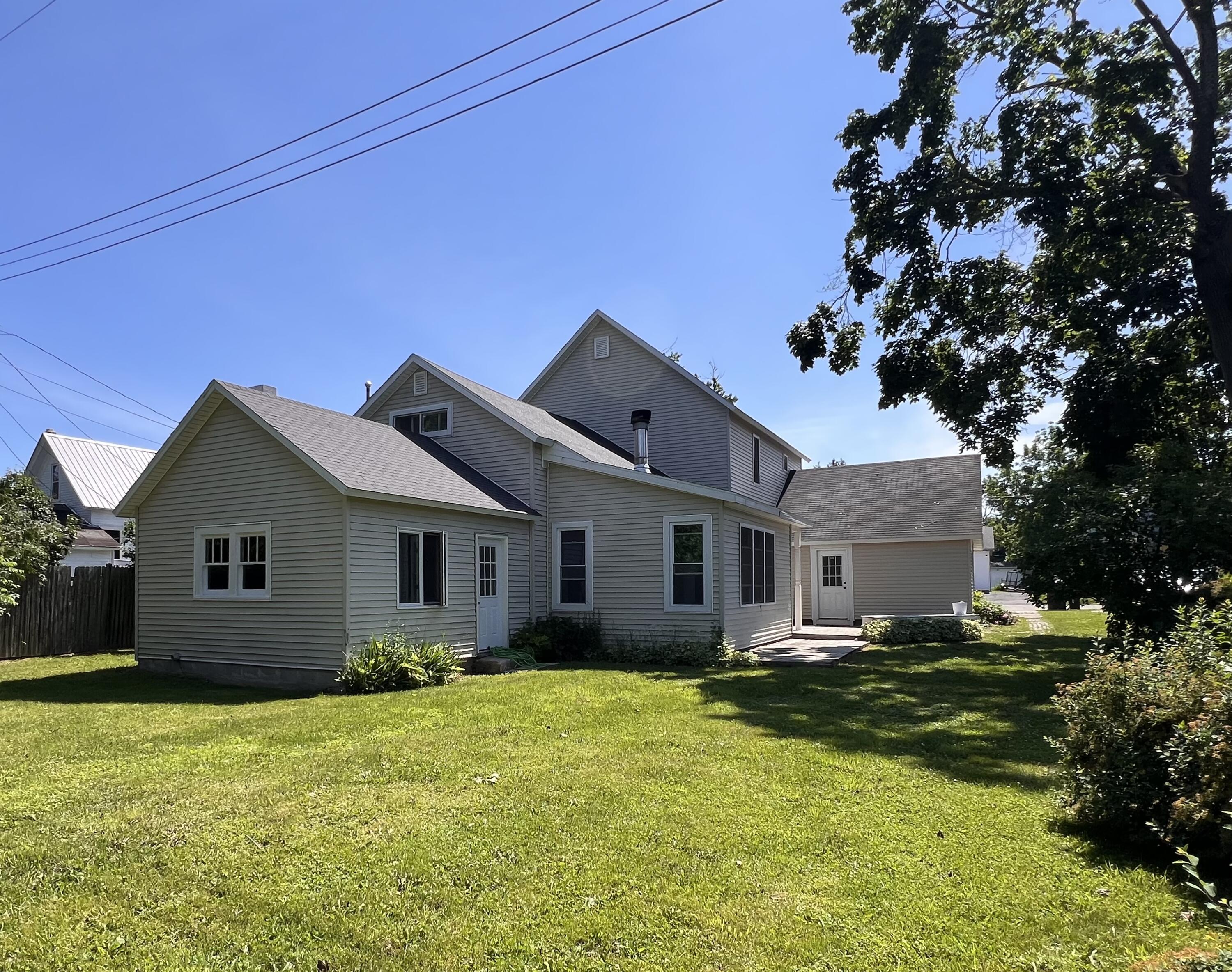 Cheboygan, Michigan 49721, United States, 4 Bedrooms Bedrooms, ,2 BathroomsBathrooms,Residential,Contingent,166210