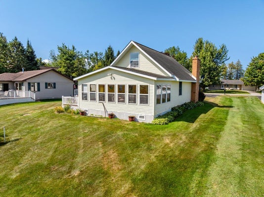 61 PLYMOUTH BEACH RD, INDIAN RIVER, MI 49749 - Image c4f4d053c69bfc2a0f37aca5ca78a8f3/548964866