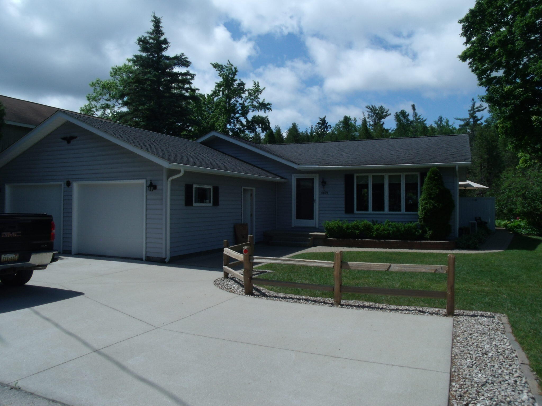 Indian River, Michigan 49749, United States, 2 Bedrooms Bedrooms, ,2 BathroomsBathrooms,Residential,Active,162655