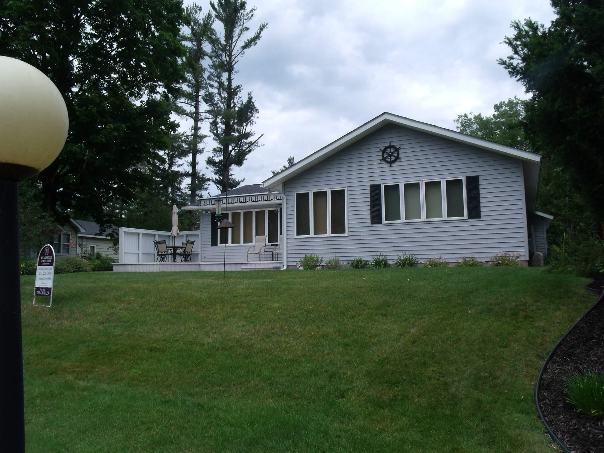 Indian River, Michigan 49749, United States, 2 Bedrooms Bedrooms, ,2 BathroomsBathrooms,Residential,Active,162655