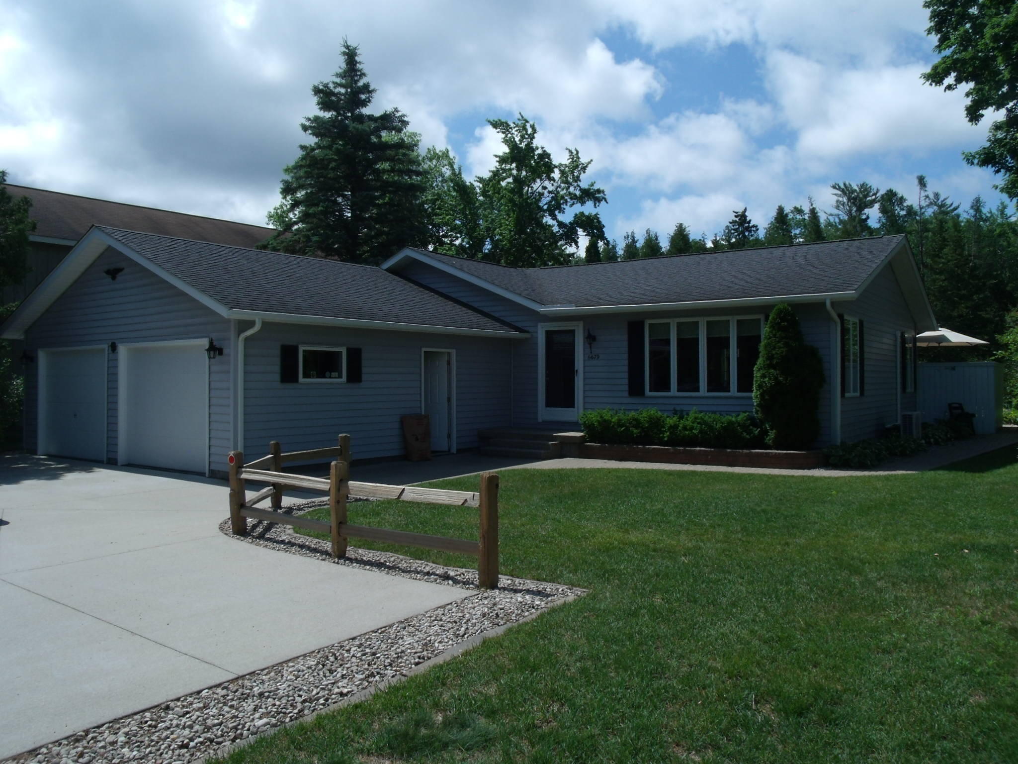 Indian River, Michigan 49749, United States, 2 Bedrooms Bedrooms, ,2 BathroomsBathrooms,Residential,Active,162655
