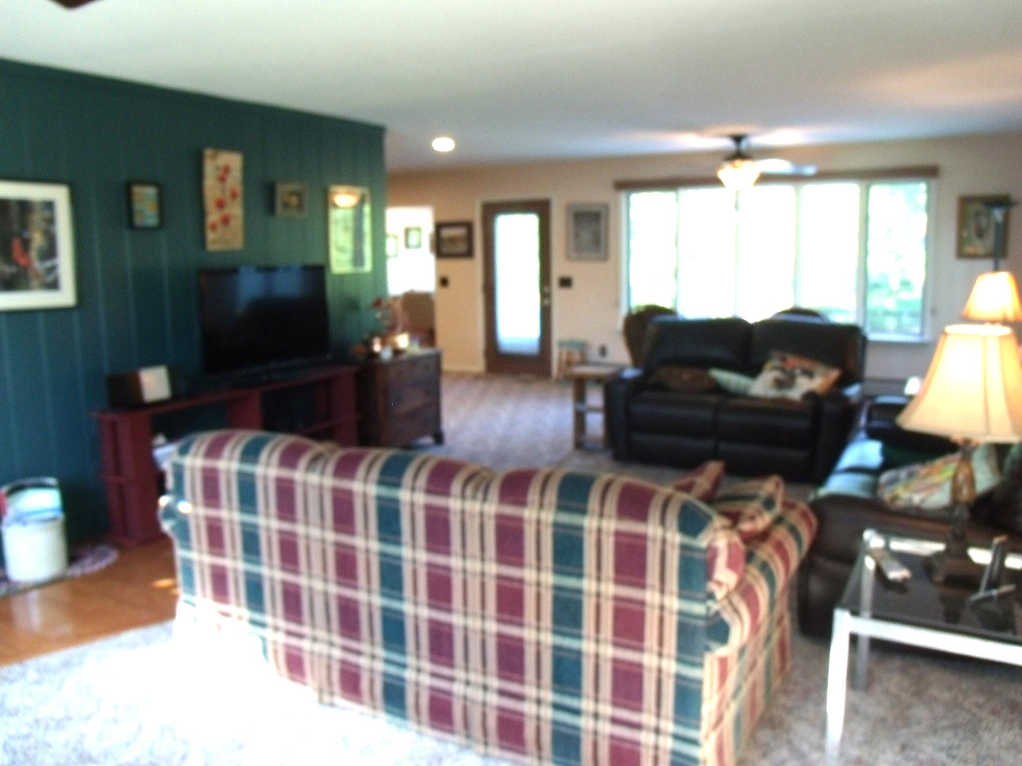 Indian River, Michigan 49749, United States, 2 Bedrooms Bedrooms, ,2 BathroomsBathrooms,Residential,Active,162655