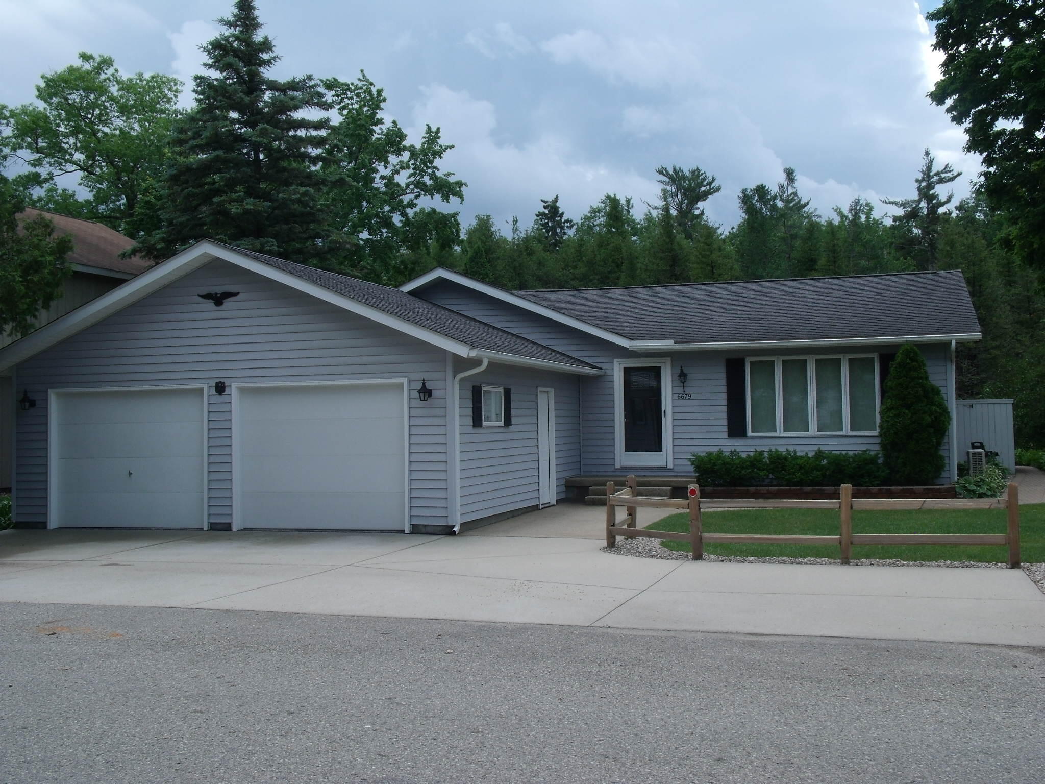 Indian River, Michigan 49749, United States, 2 Bedrooms Bedrooms, ,2 BathroomsBathrooms,Residential,Active,162655