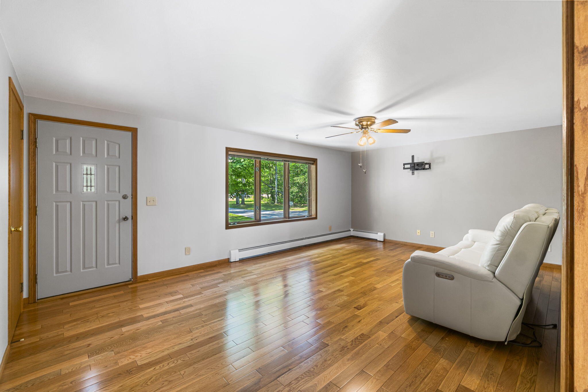 Cheboygan, Michigan 49721, United States, 3 Bedrooms Bedrooms, ,2 BathroomsBathrooms,Residential,Pending,189461