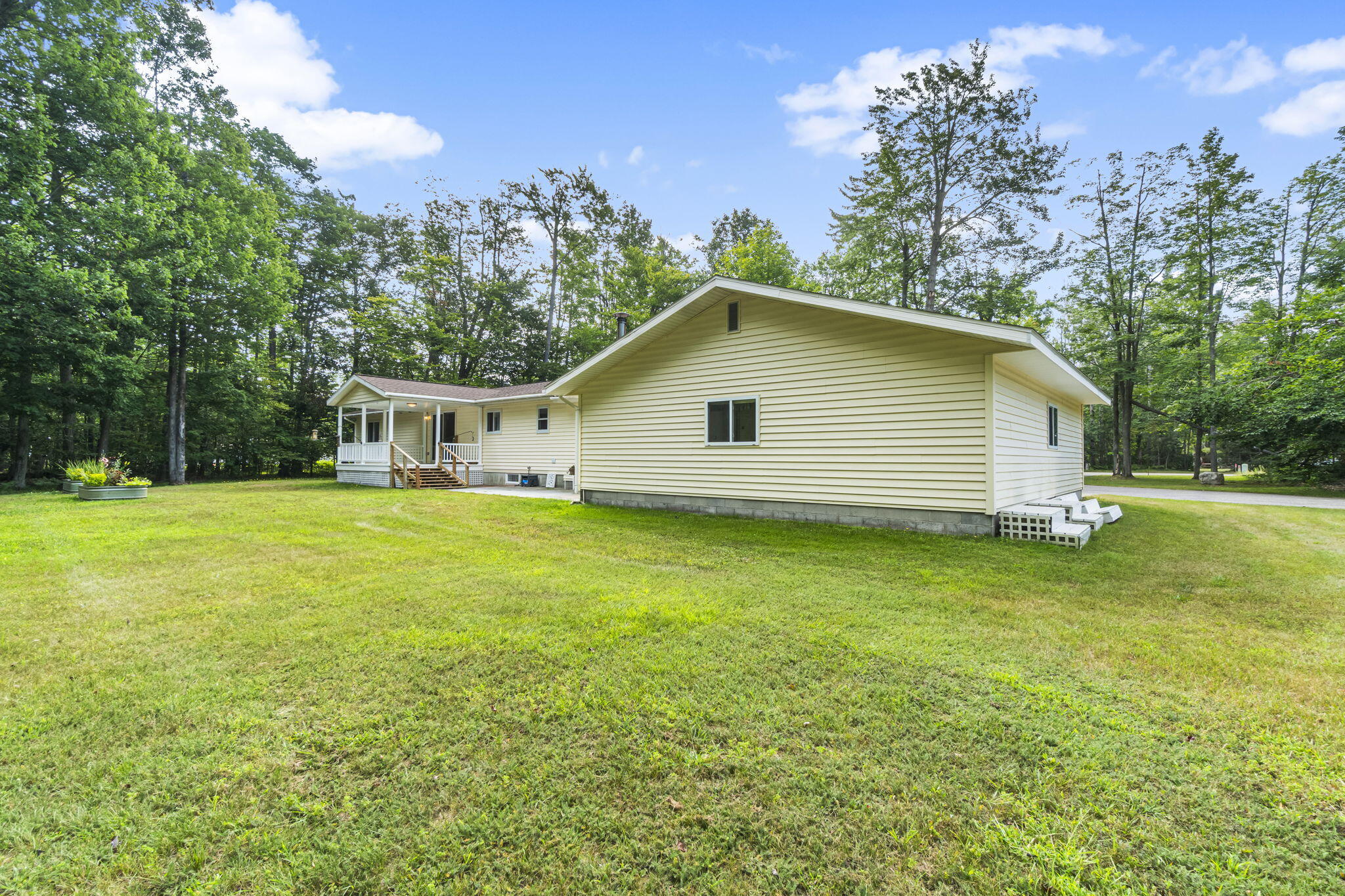 Cheboygan, Michigan 49721, United States, 3 Bedrooms Bedrooms, ,2 BathroomsBathrooms,Residential,Pending,189461