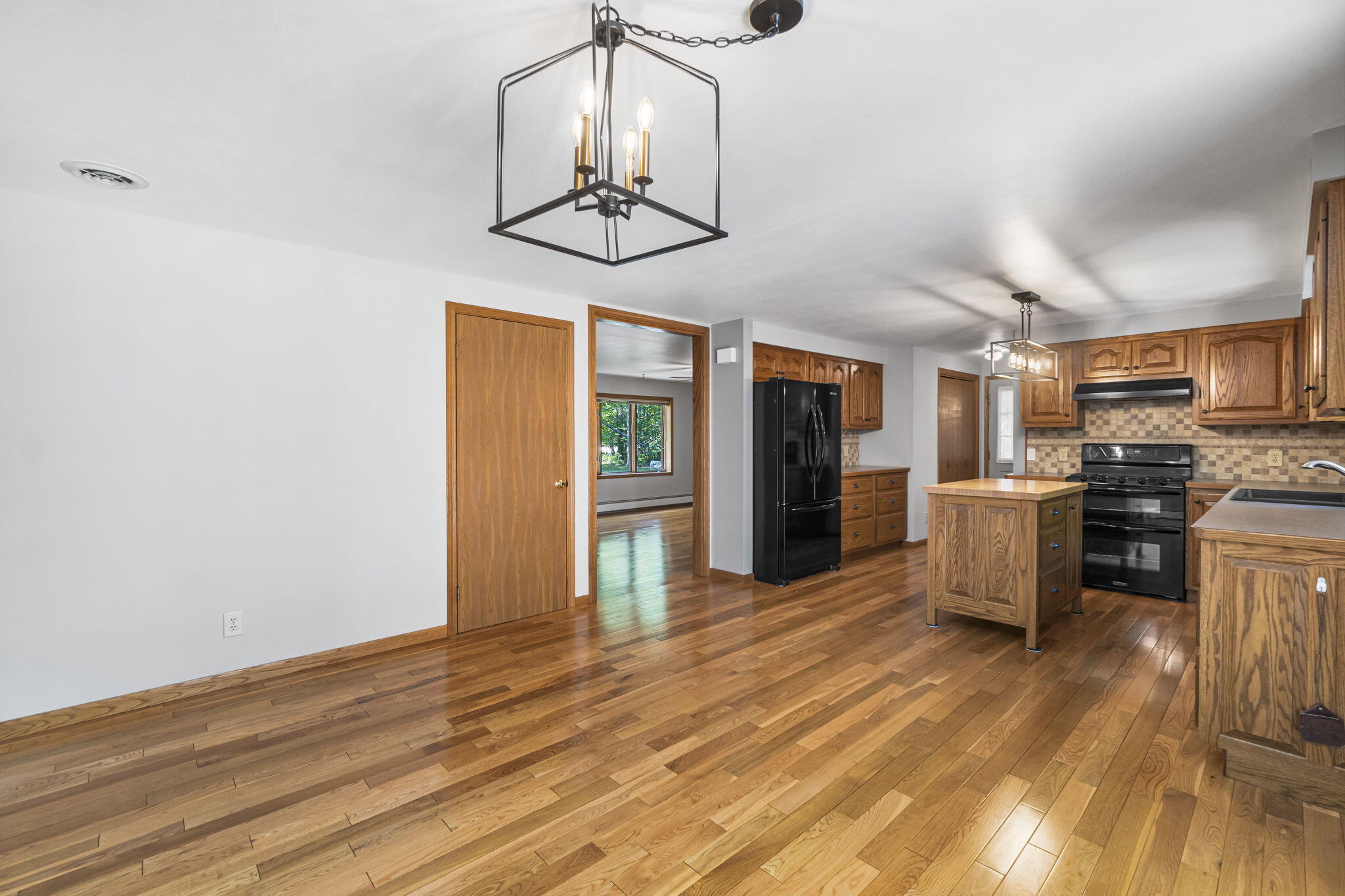 Cheboygan, Michigan 49721, United States, 3 Bedrooms Bedrooms, ,2 BathroomsBathrooms,Residential,Pending,189461