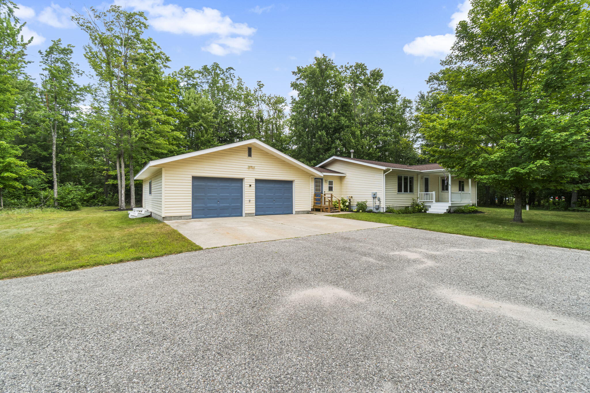 Cheboygan, Michigan 49721, United States, 3 Bedrooms Bedrooms, ,2 BathroomsBathrooms,Residential,Pending,189461