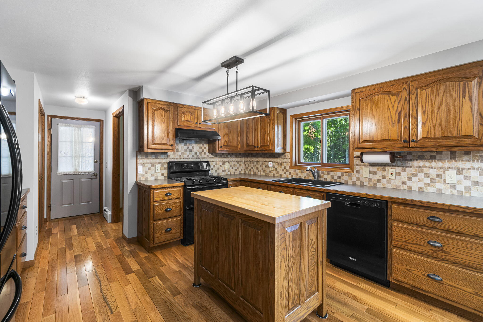 Cheboygan, Michigan 49721, United States, 3 Bedrooms Bedrooms, ,2 BathroomsBathrooms,Residential,Pending,189461