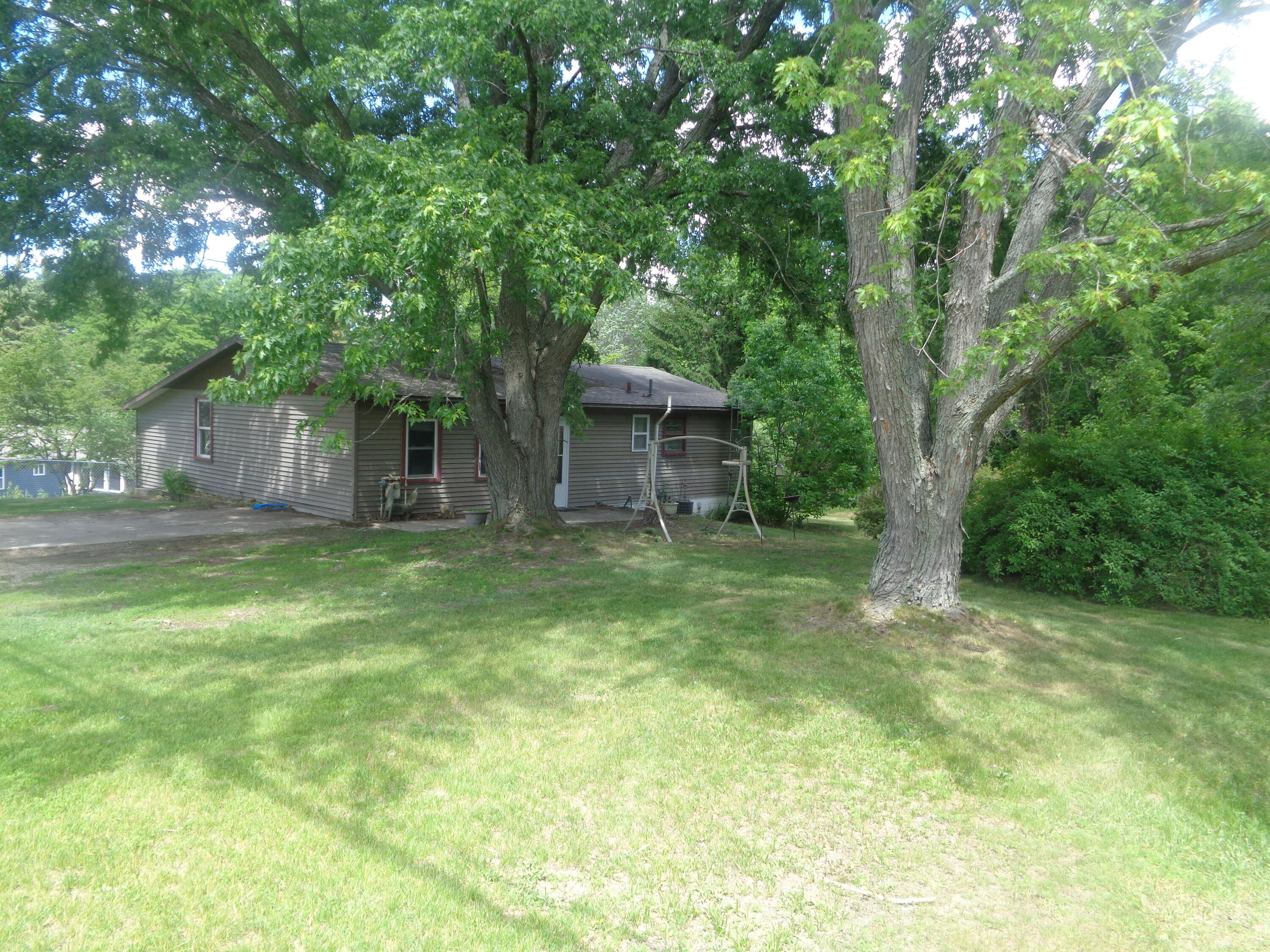 Photo 1 of 26 — 2287 S Tower Hill Road, Houghton Lake, MI 48629