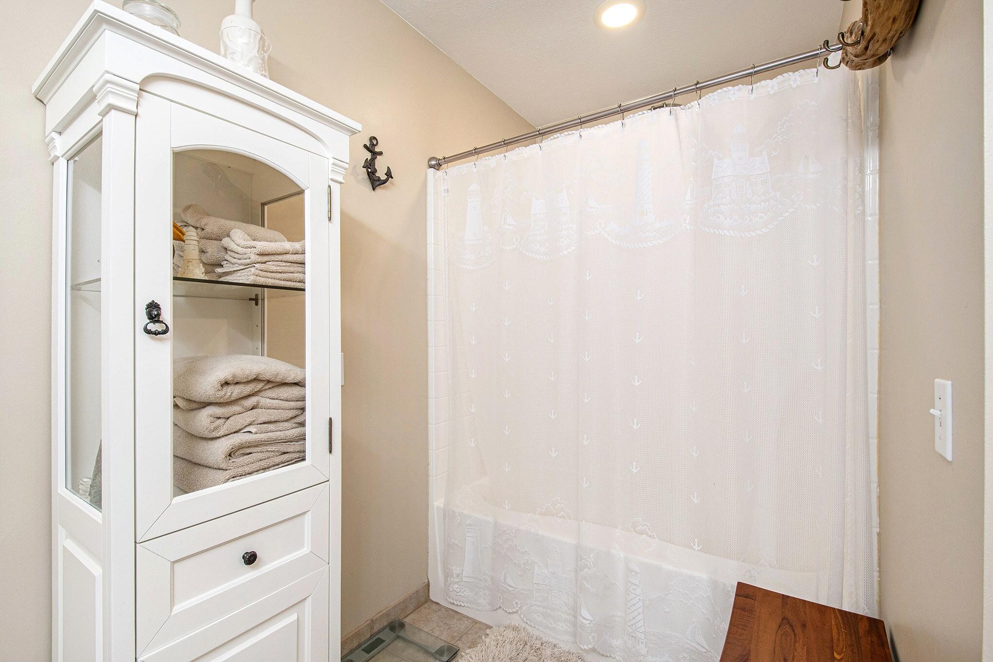 Indian River, Michigan 49749, United States, 4 Bedrooms Bedrooms, ,3 BathroomsBathrooms,Residential,Active,202039