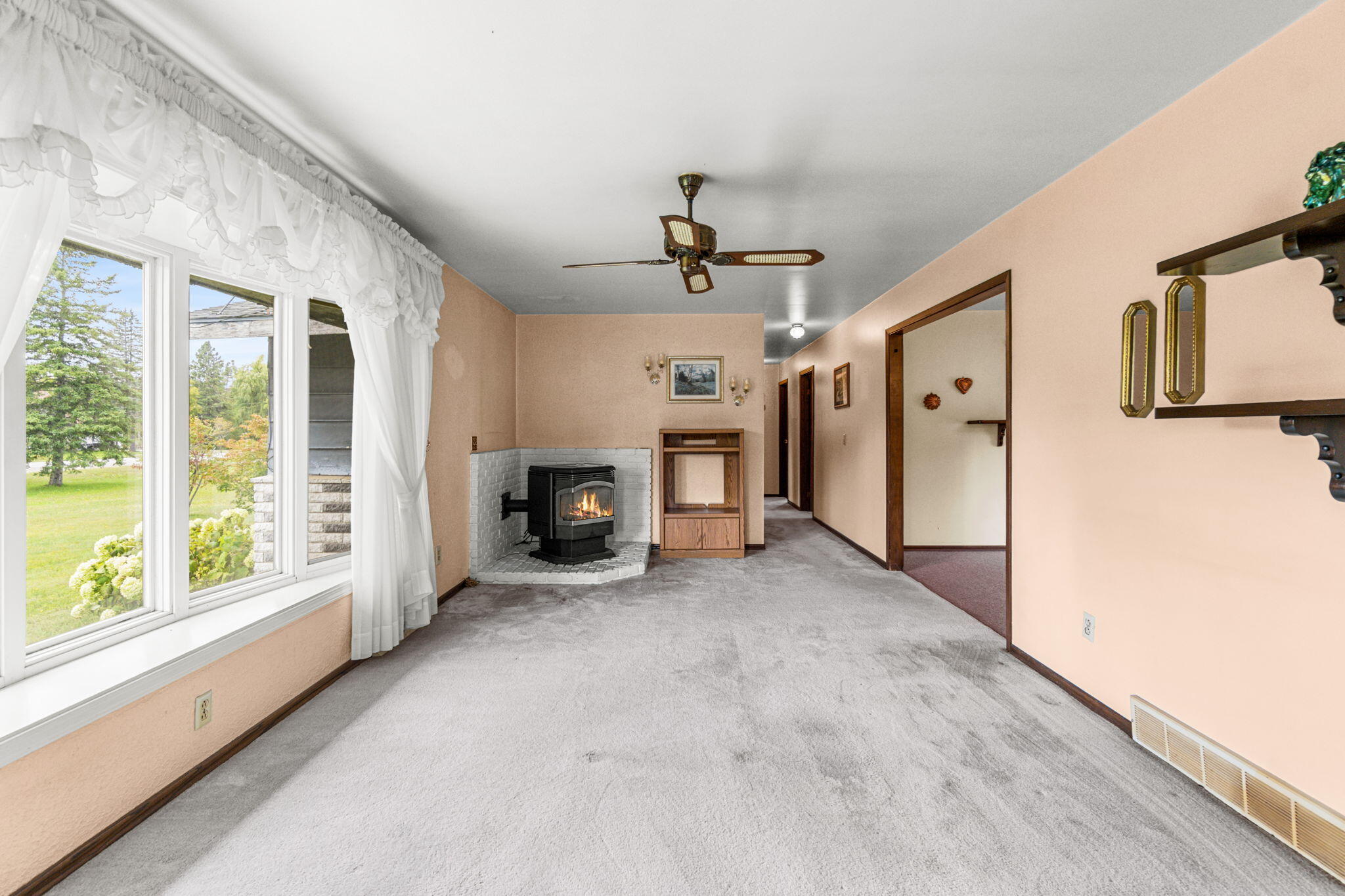 Cheboygan, Michigan 49721, United States, 4 Bedrooms Bedrooms, ,2 BathroomsBathrooms,Residential,Active,206686