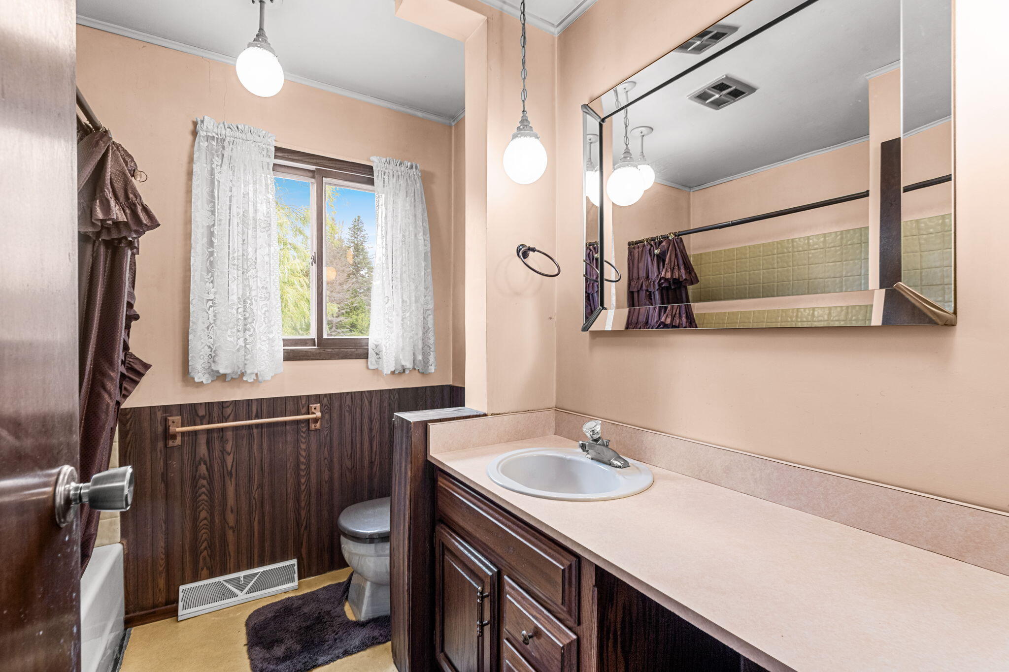 Cheboygan, Michigan 49721, United States, 4 Bedrooms Bedrooms, ,2 BathroomsBathrooms,Residential,Active,206686