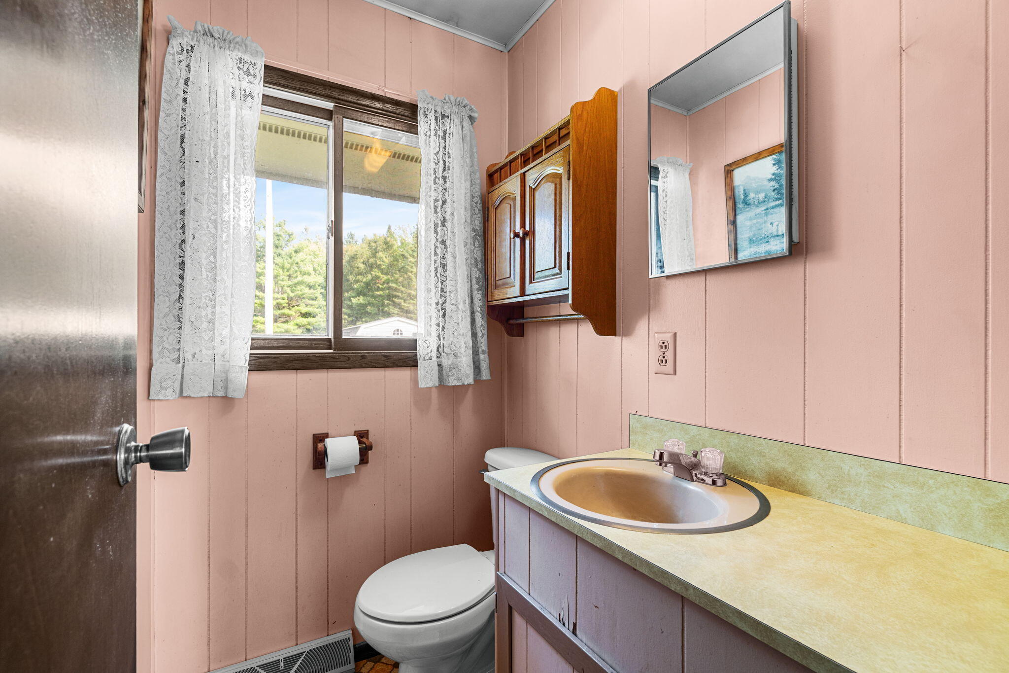 Cheboygan, Michigan 49721, United States, 4 Bedrooms Bedrooms, ,2 BathroomsBathrooms,Residential,Active,206686