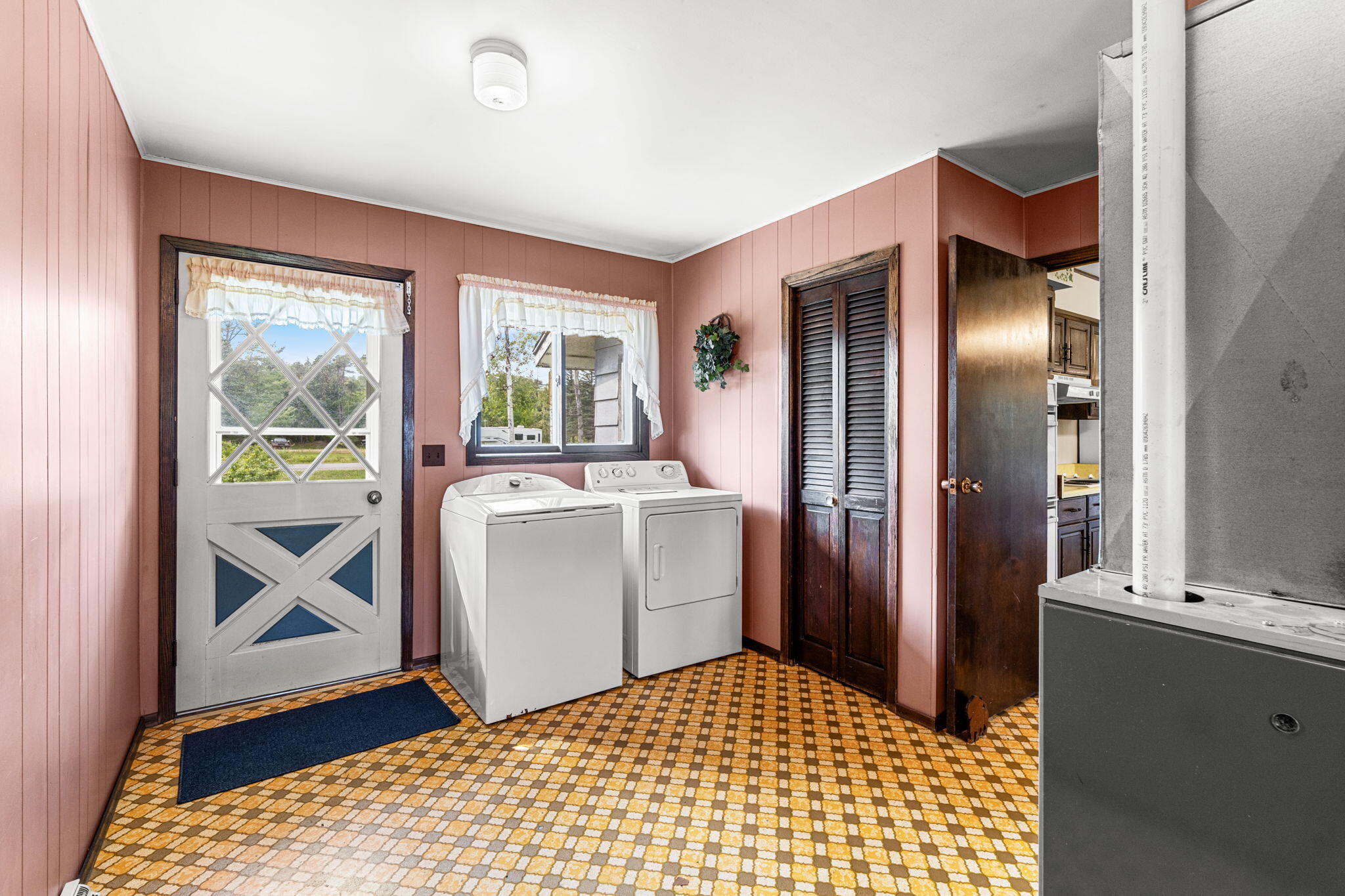 Cheboygan, Michigan 49721, United States, 4 Bedrooms Bedrooms, ,2 BathroomsBathrooms,Residential,Active,206686