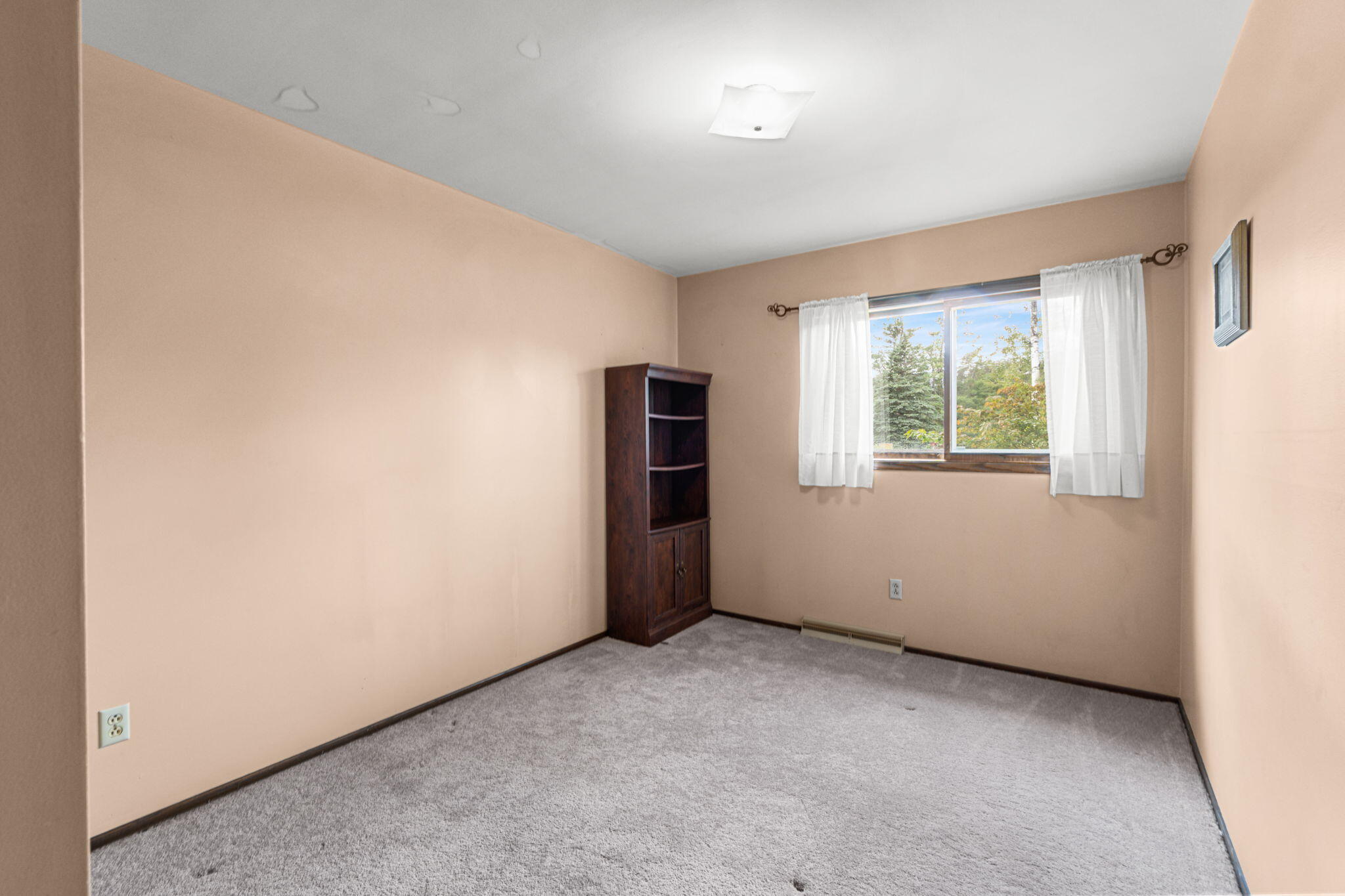 Cheboygan, Michigan 49721, United States, 4 Bedrooms Bedrooms, ,2 BathroomsBathrooms,Residential,Active,206686