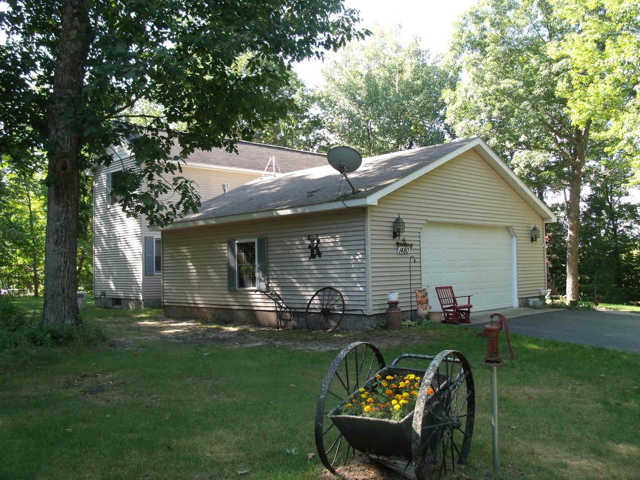 Indian River, Michigan 49749, United States, 3 Bedrooms Bedrooms, ,3 BathroomsBathrooms,Residential,Active,236813