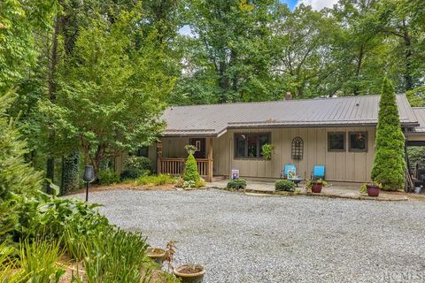 6 Spring Valley Road, Cashiers, NC 28717 - #: 102856