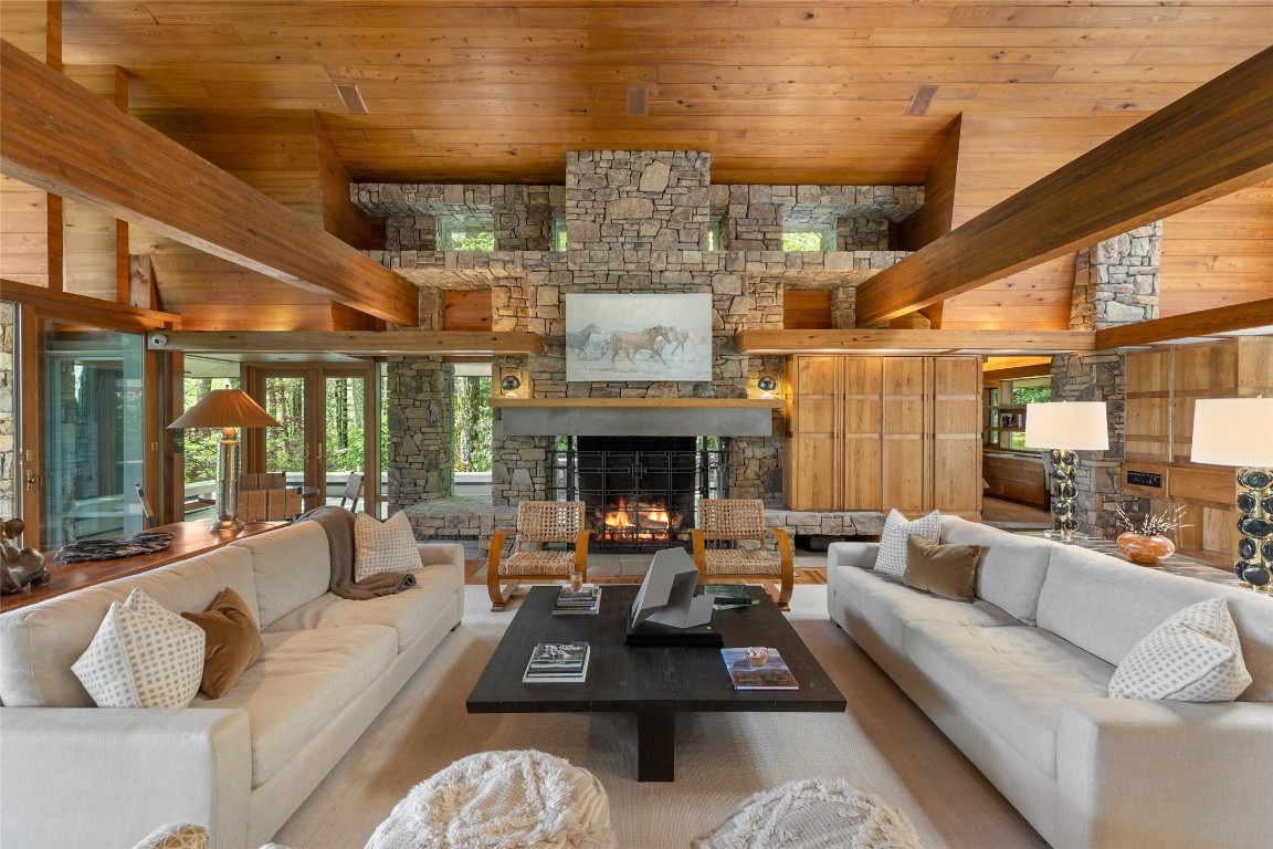 Cashiers, North Carolina 28717, United States, 4 Bedrooms Bedrooms, ,5 BathroomsBathrooms,Residential,Active,123606