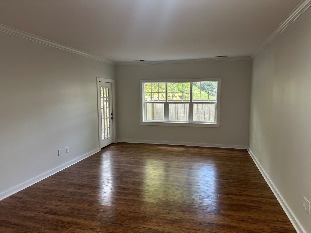 Highlands, North Carolina 28741, United States, 2 Bedrooms Bedrooms, ,2 BathroomsBathrooms,Residential,Pending,81806