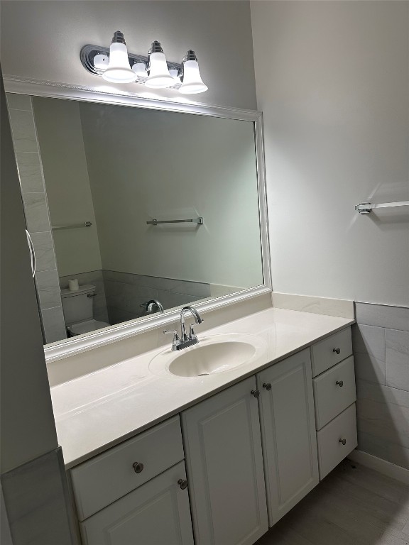 Highlands, North Carolina 28741, United States, 2 Bedrooms Bedrooms, ,2 BathroomsBathrooms,Residential,Pending,81806