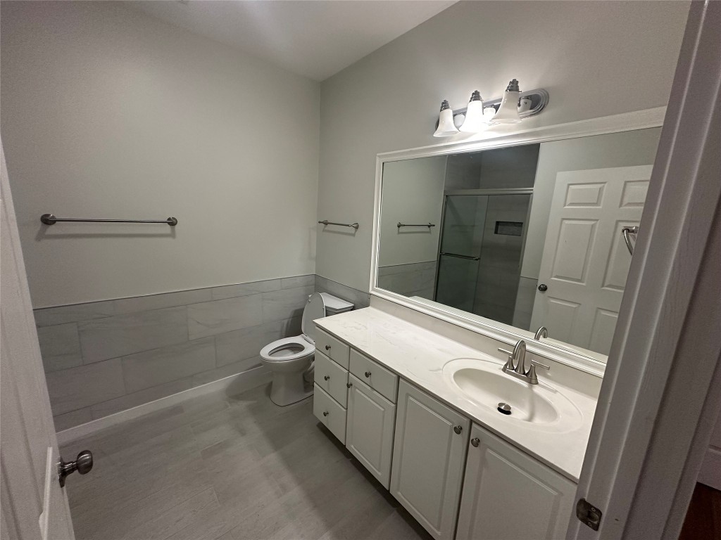 Highlands, North Carolina 28741, United States, 2 Bedrooms Bedrooms, ,2 BathroomsBathrooms,Residential,Pending,81806