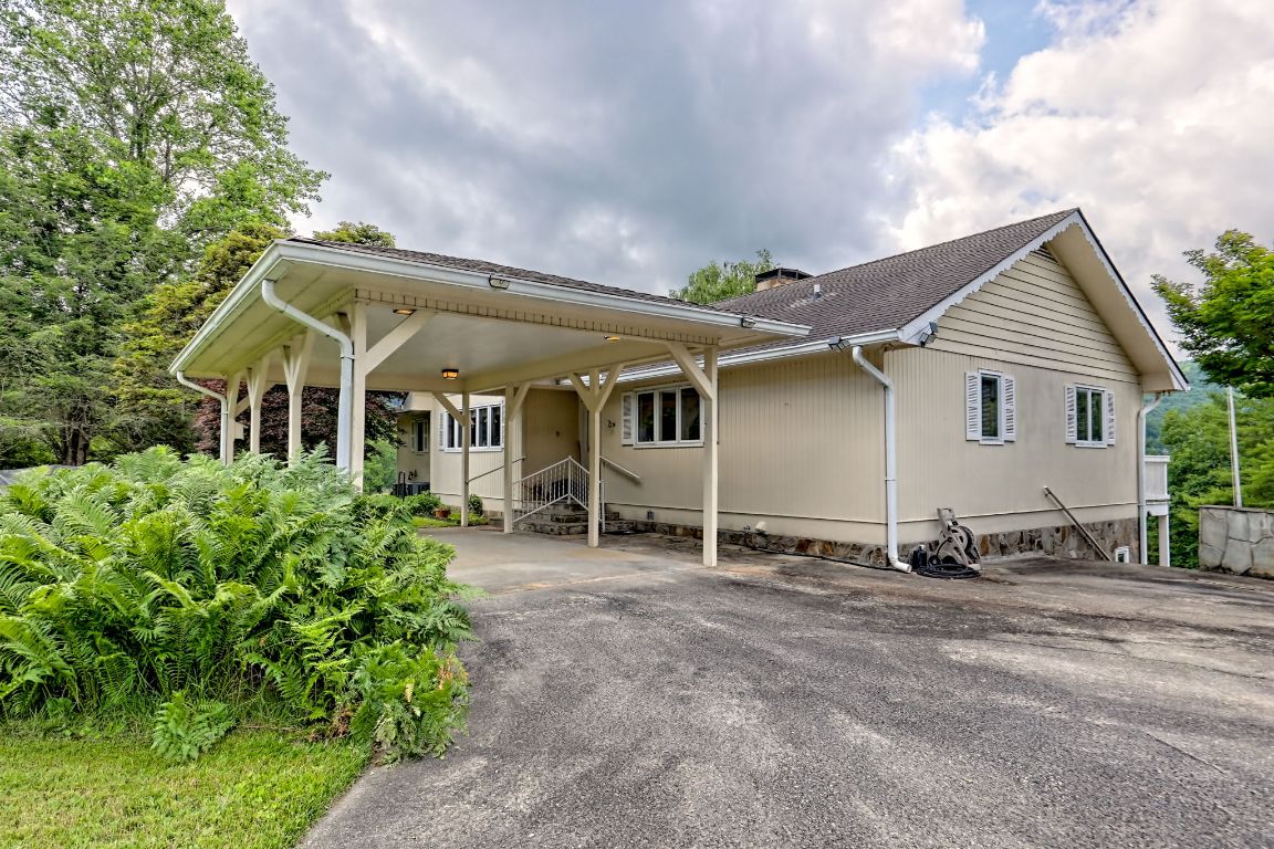 70 Fairway Lane