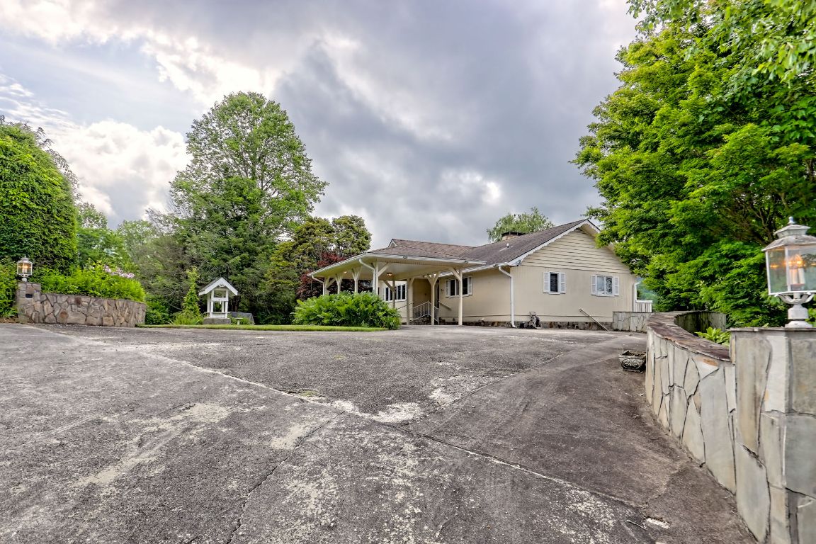70 Fairway Lane