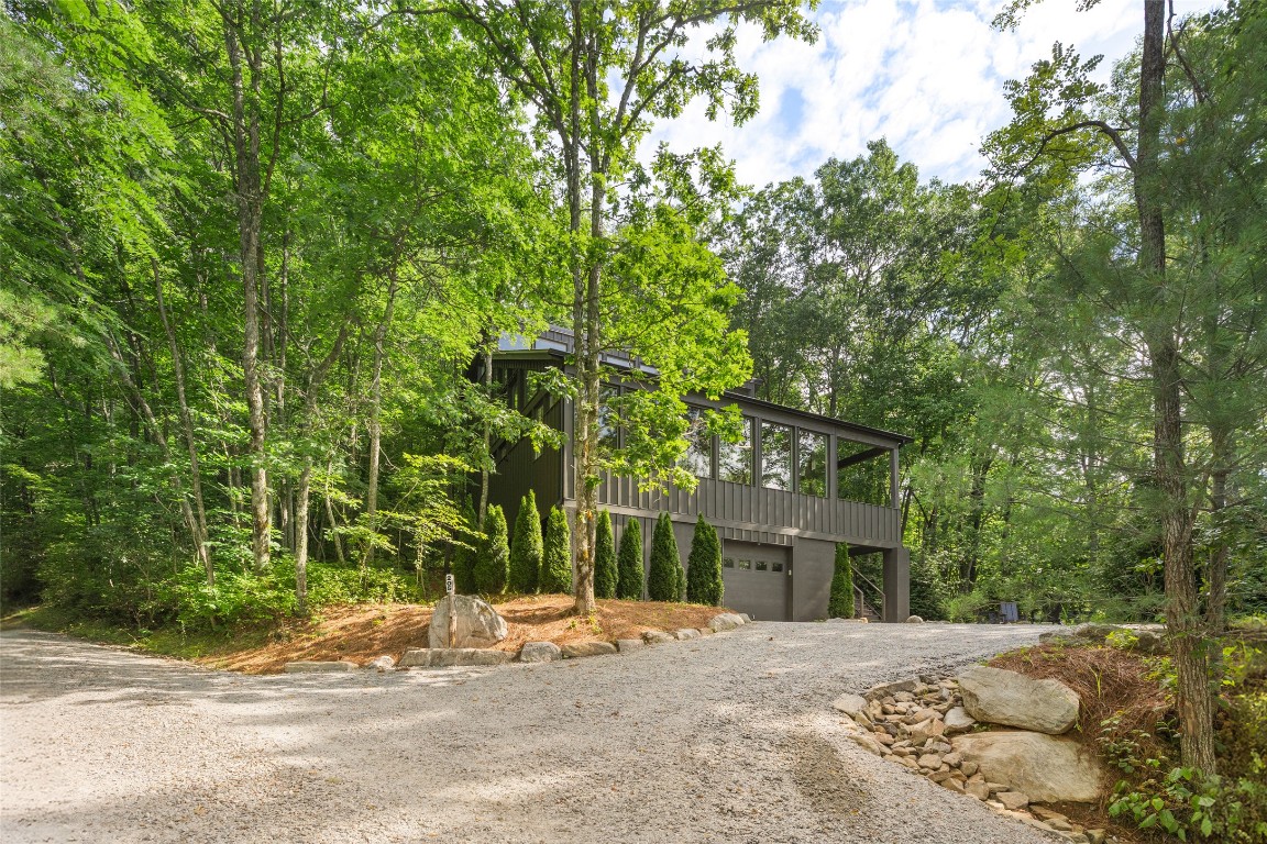 Scaly Mountain, North Carolina 28775, United States, 2 Bedrooms Bedrooms, ,2 BathroomsBathrooms,Residential,Active,172404