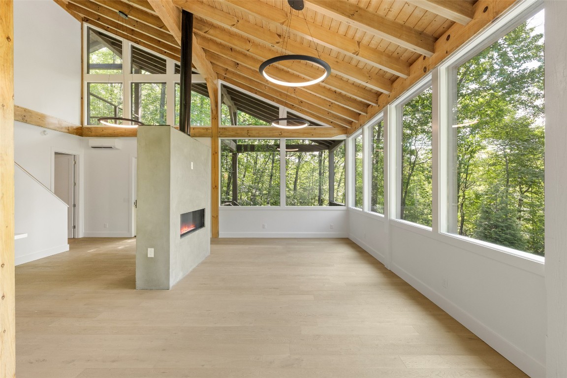 Scaly Mountain, North Carolina 28775, United States, 2 Bedrooms Bedrooms, ,2 BathroomsBathrooms,Residential,Active,172404