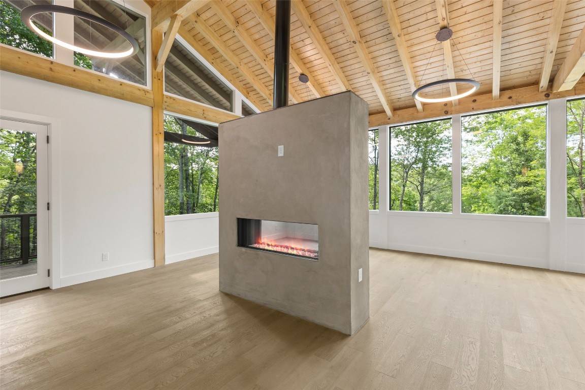 Scaly Mountain, North Carolina 28775, United States, 2 Bedrooms Bedrooms, ,2 BathroomsBathrooms,Residential,Active,172404