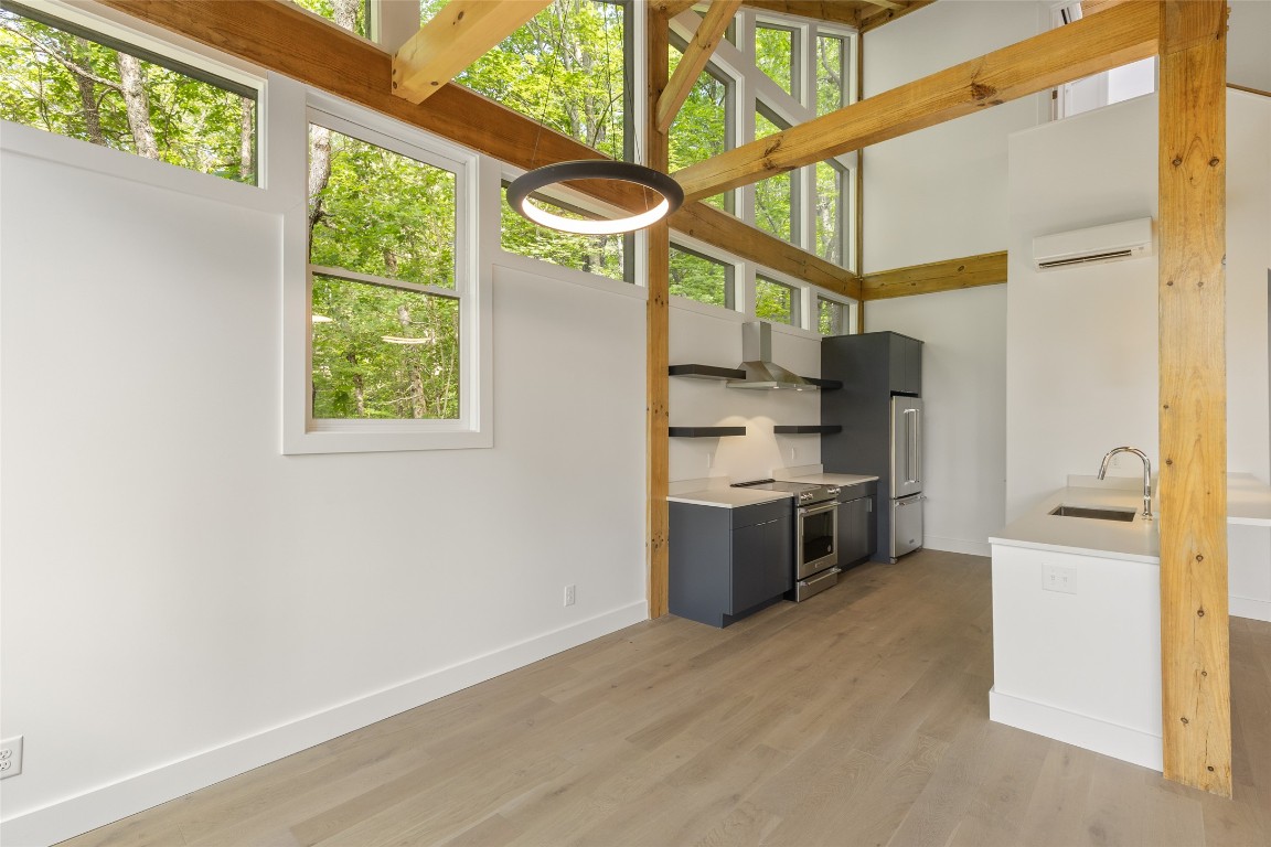 Scaly Mountain, North Carolina 28775, United States, 2 Bedrooms Bedrooms, ,2 BathroomsBathrooms,Residential,Active,172404