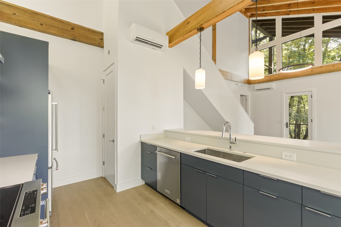 Scaly Mountain, North Carolina 28775, United States, 2 Bedrooms Bedrooms, ,2 BathroomsBathrooms,Residential,Active,172404