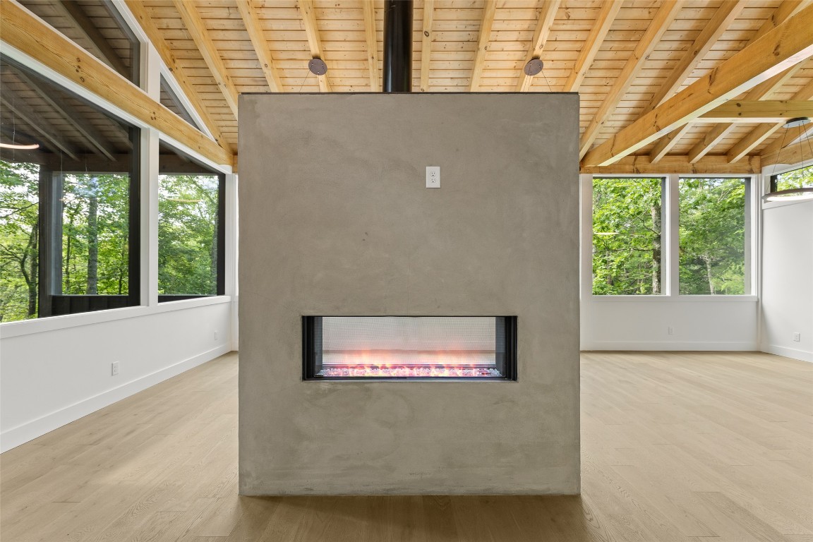 Scaly Mountain, North Carolina 28775, United States, 2 Bedrooms Bedrooms, ,2 BathroomsBathrooms,Residential,Active,172404