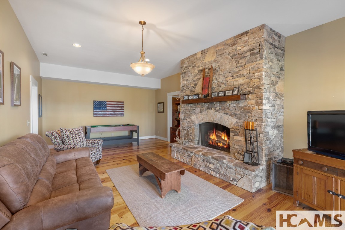 Scaly Mountain, North Carolina 28775, United States, 3 Bedrooms Bedrooms, ,4 BathroomsBathrooms,Residential,Active,160827