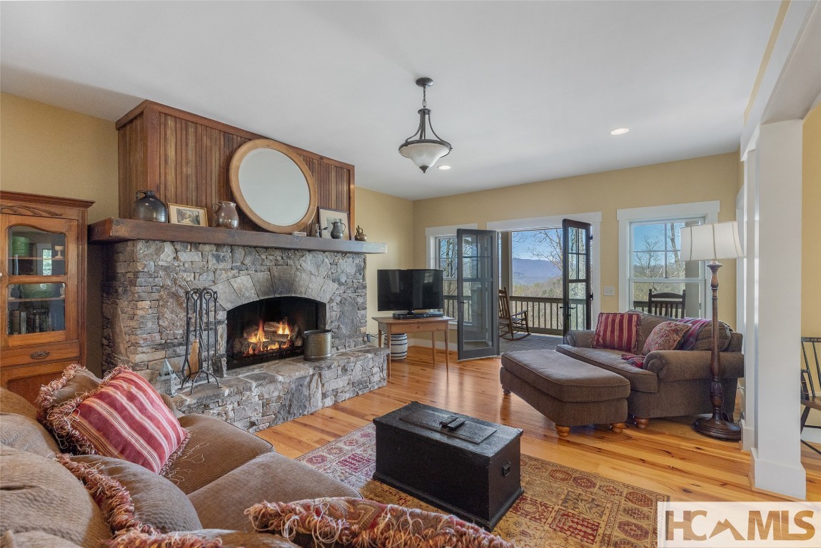 Scaly Mountain, North Carolina 28775, United States, 3 Bedrooms Bedrooms, ,4 BathroomsBathrooms,Residential,Active,160827