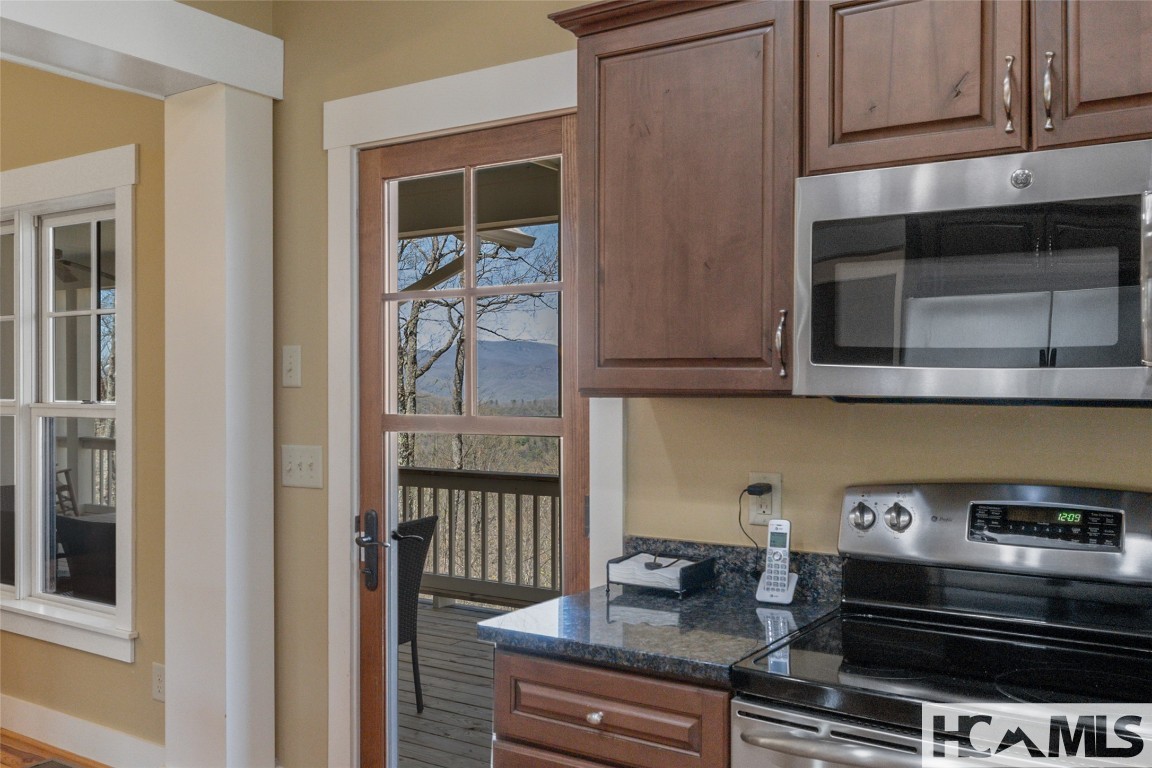 Scaly Mountain, North Carolina 28775, United States, 3 Bedrooms Bedrooms, ,4 BathroomsBathrooms,Residential,Active,160827