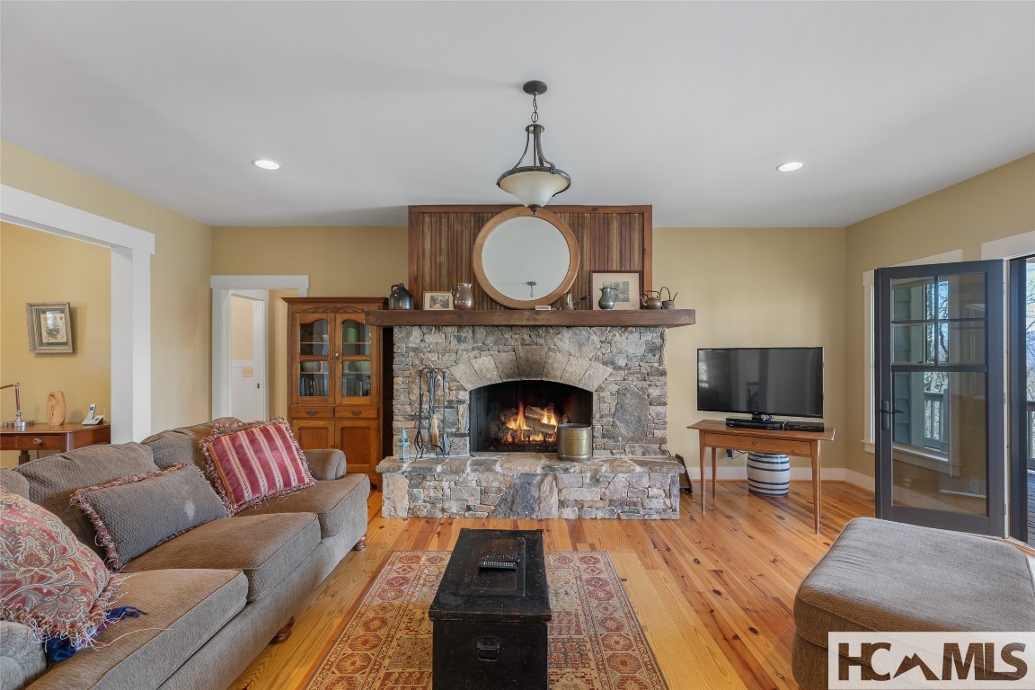 Scaly Mountain, North Carolina 28775, United States, 3 Bedrooms Bedrooms, ,4 BathroomsBathrooms,Residential,Active,160827