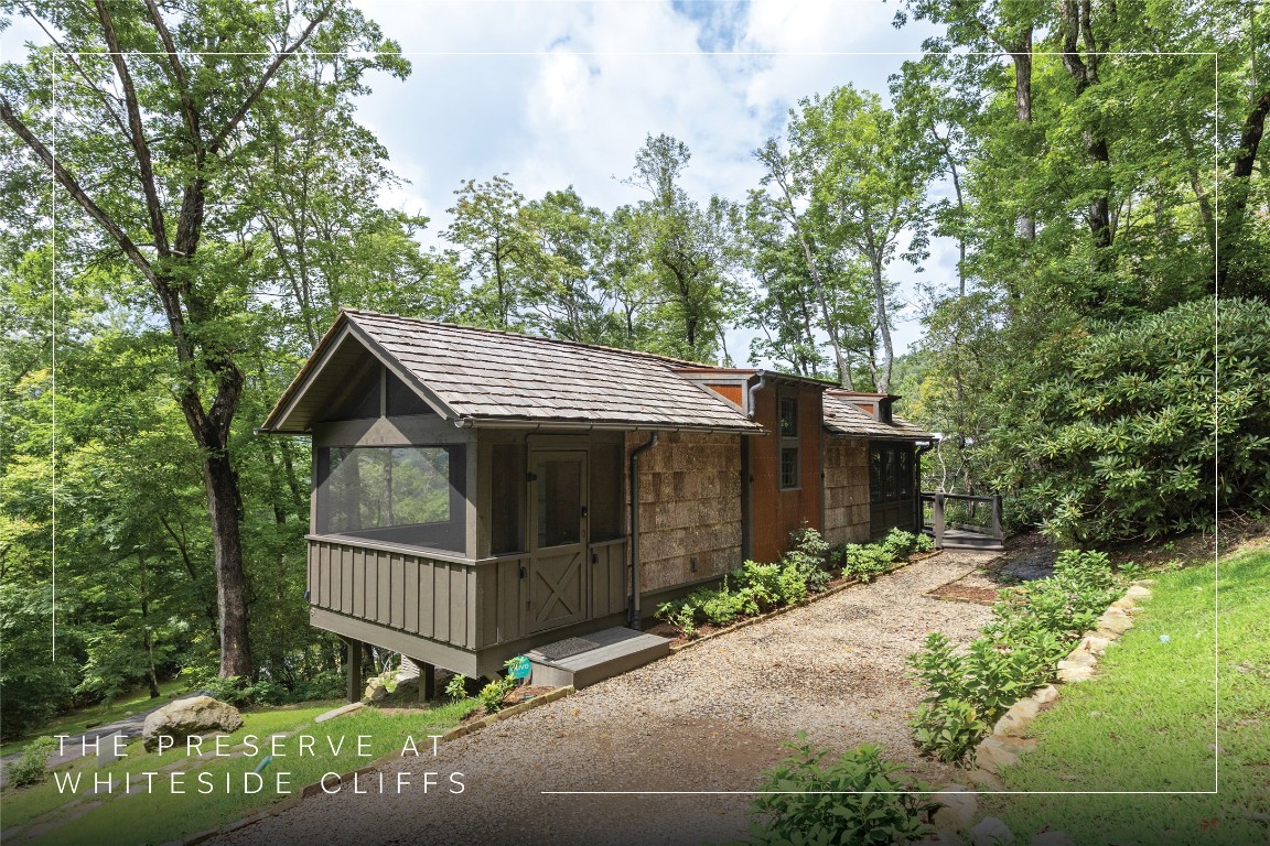61 Moonstone Loop