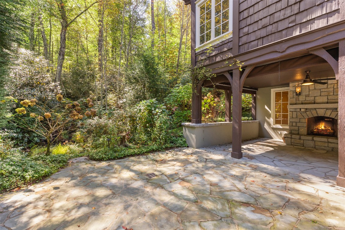 Highlands, North Carolina 28741, United States, 4 Bedrooms Bedrooms, ,5 BathroomsBathrooms,Residential,Active,221975